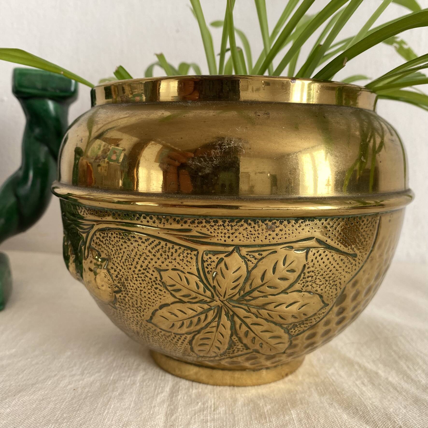 Brass cache pot Villedieu with chestnut decoration