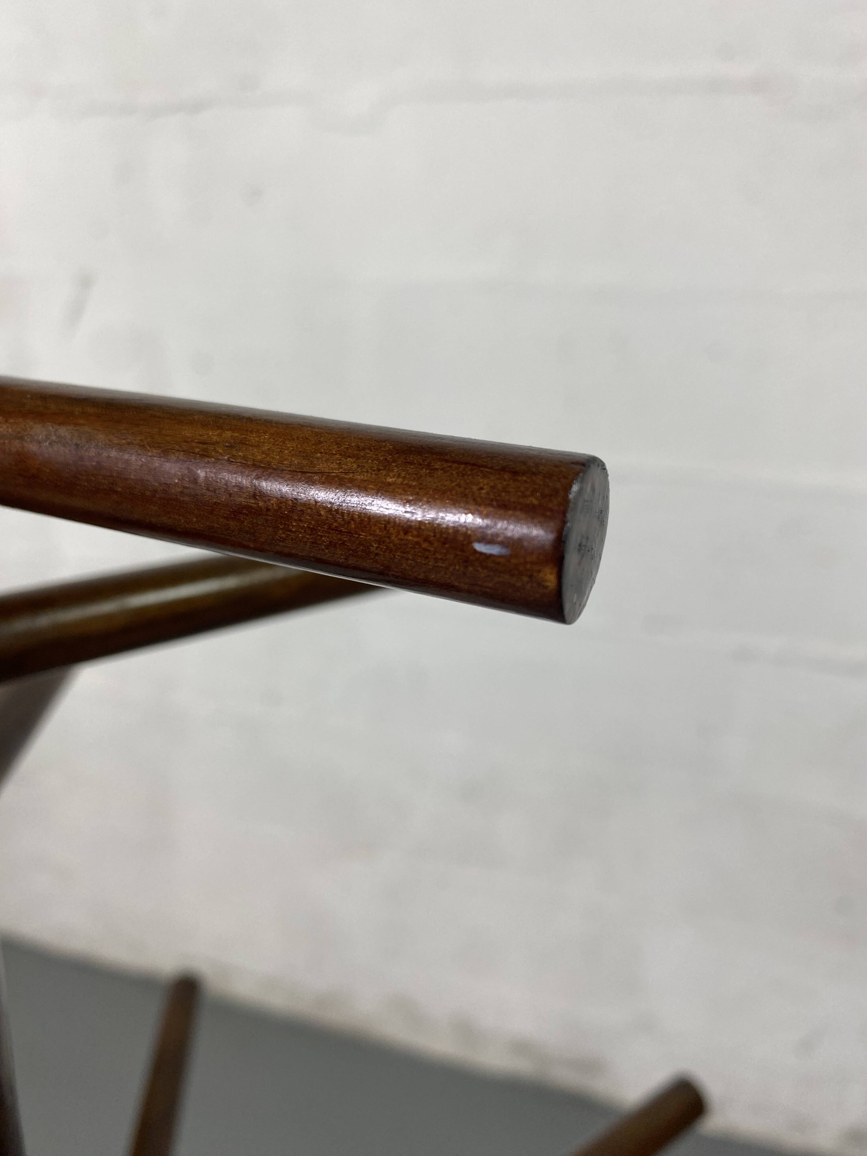 Porte manteau à pied ou valet de chambre