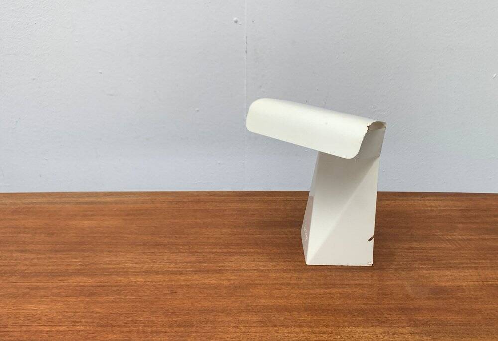 Lampe de table minimaliste en tole de l'ère spatiale italienne des années 60 par G. Grego.