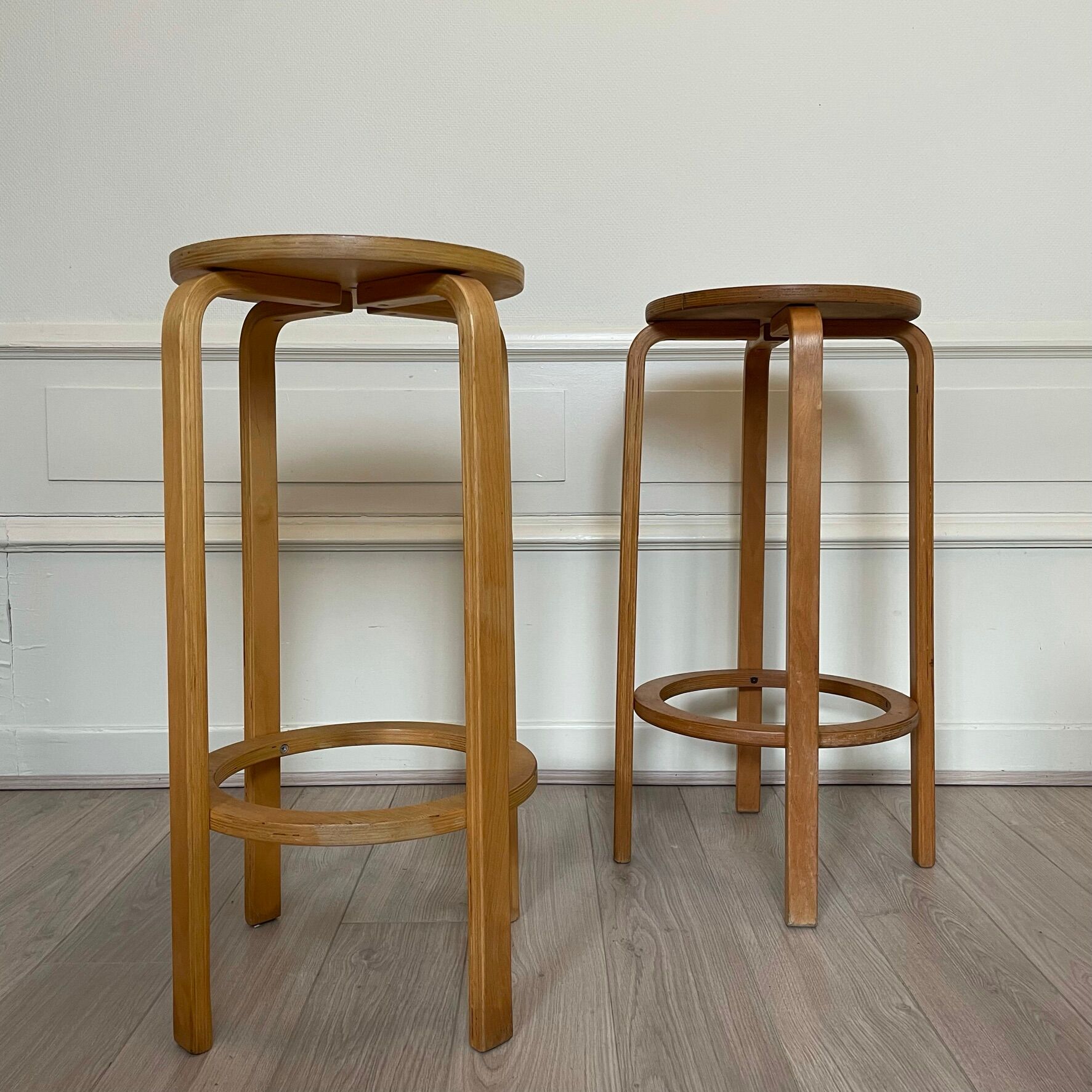 Set 2 high stools