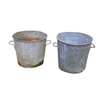 Lot of two large zinc basins