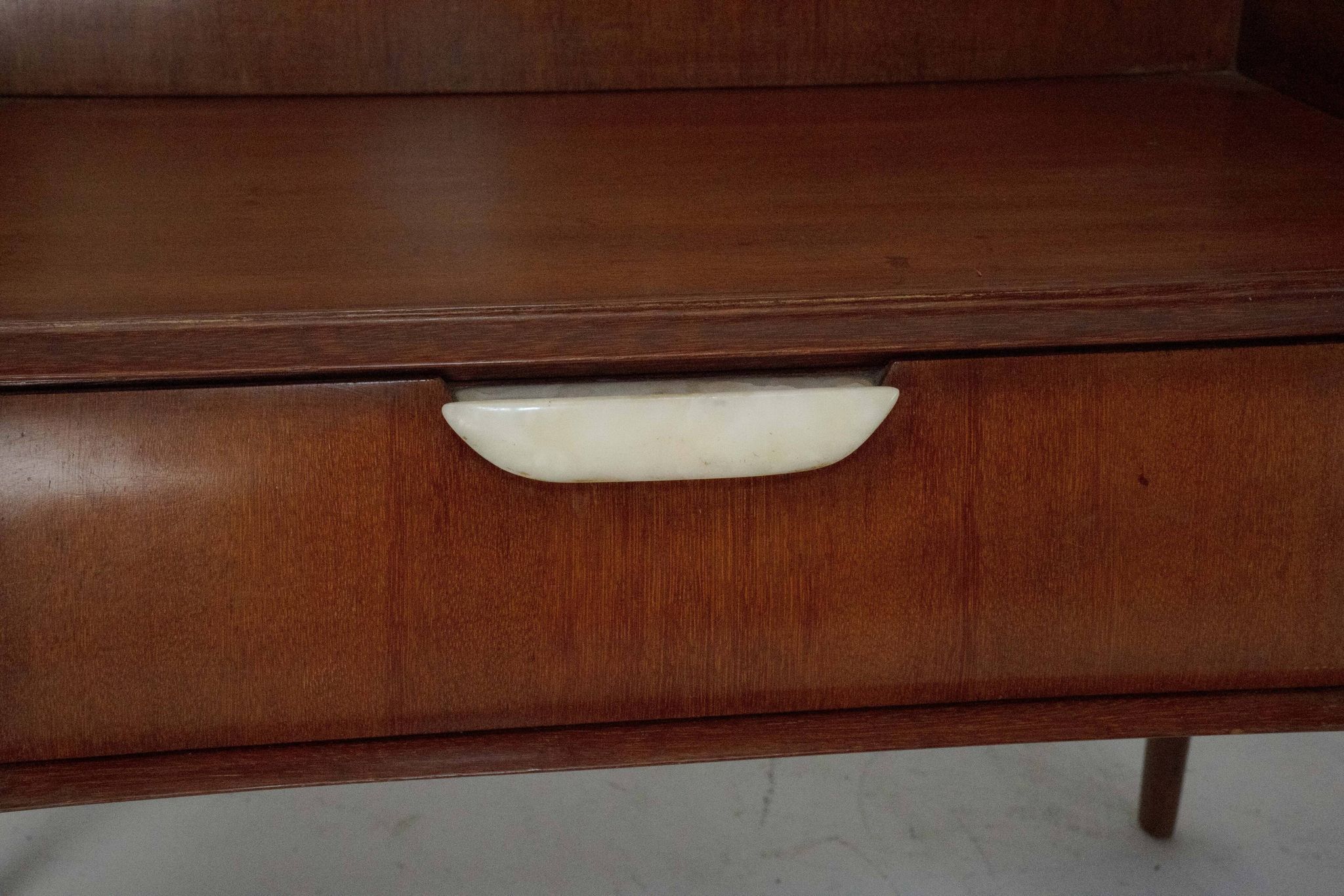 Paire de tables de chevet italiennes Mid-Century Modern, années 1950.