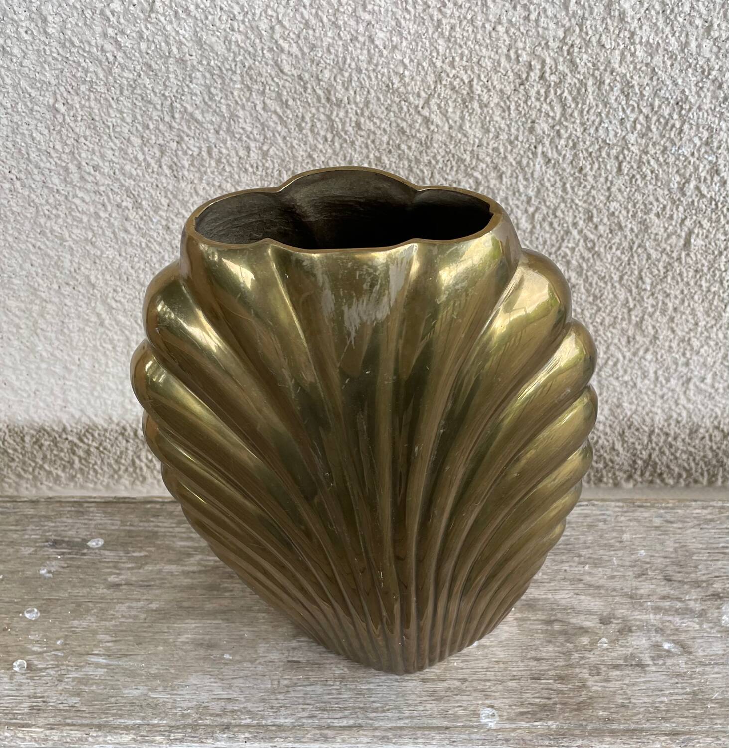 "Coquille" metal vase by macr, made in Italy, 1960s.