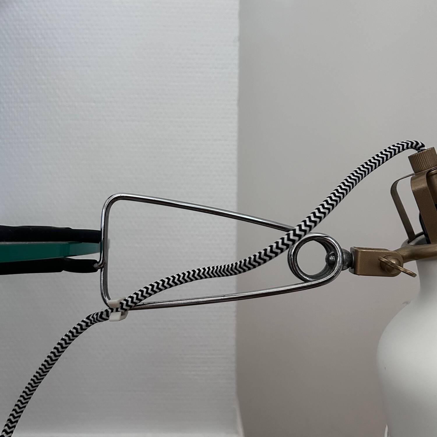 Clamp-on workshop lamp