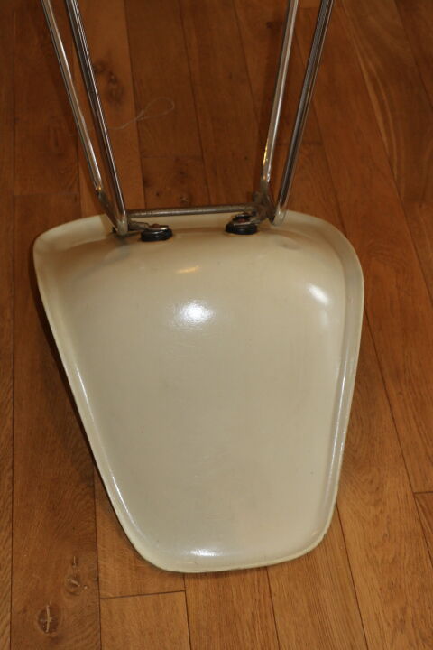 4 Herman Miller cream Eames shell chairs