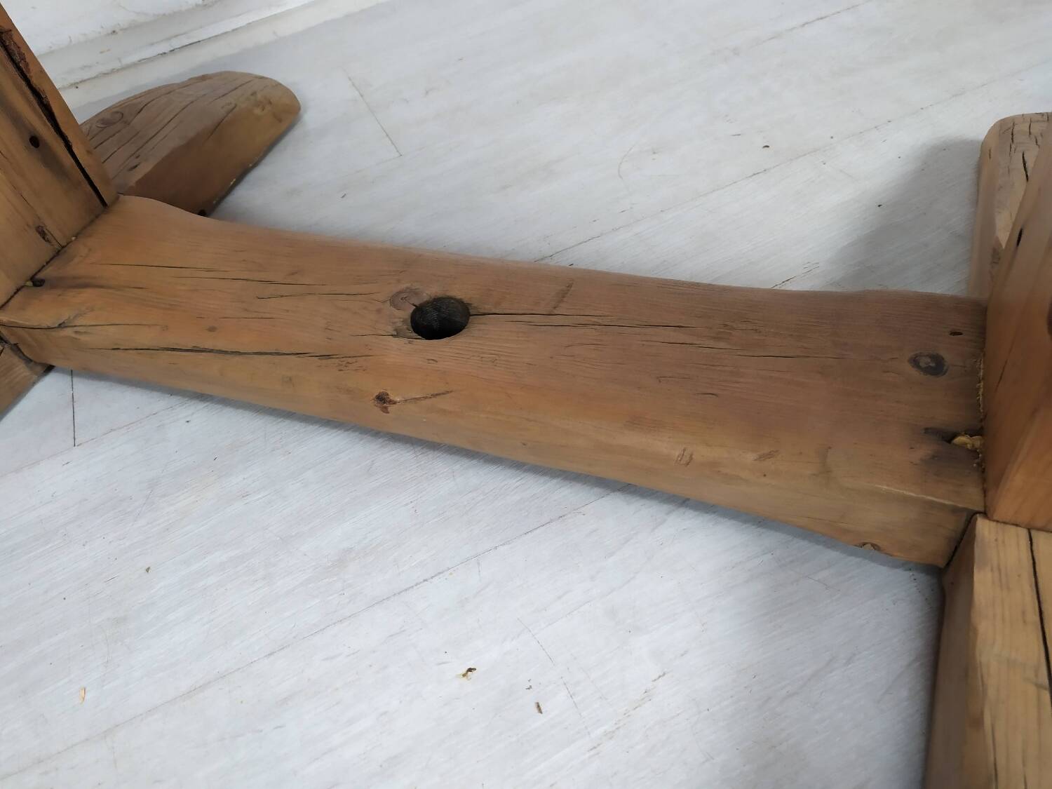 Table extérieur brutaliste