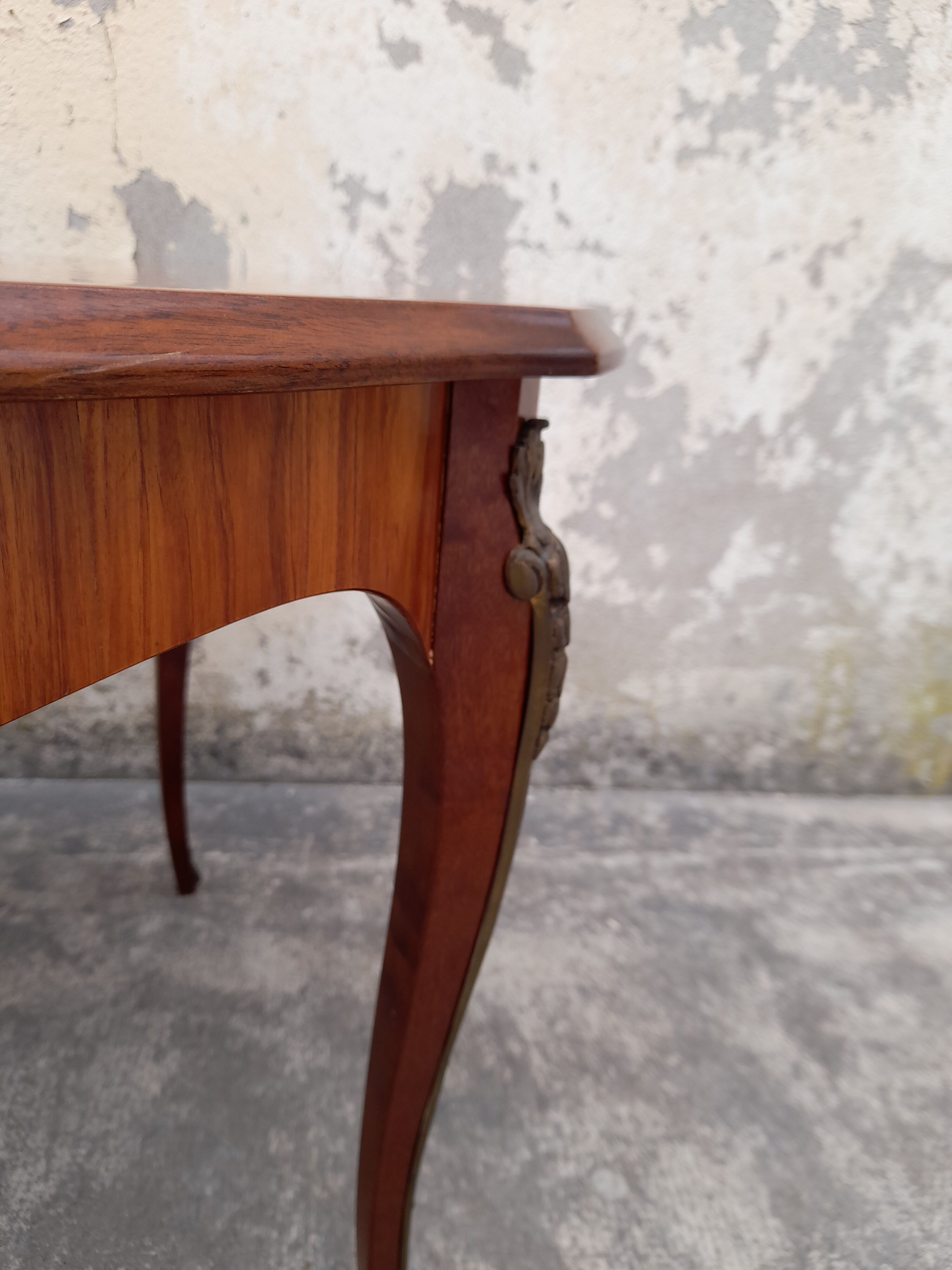Table basse style Louis XV en bois de rose