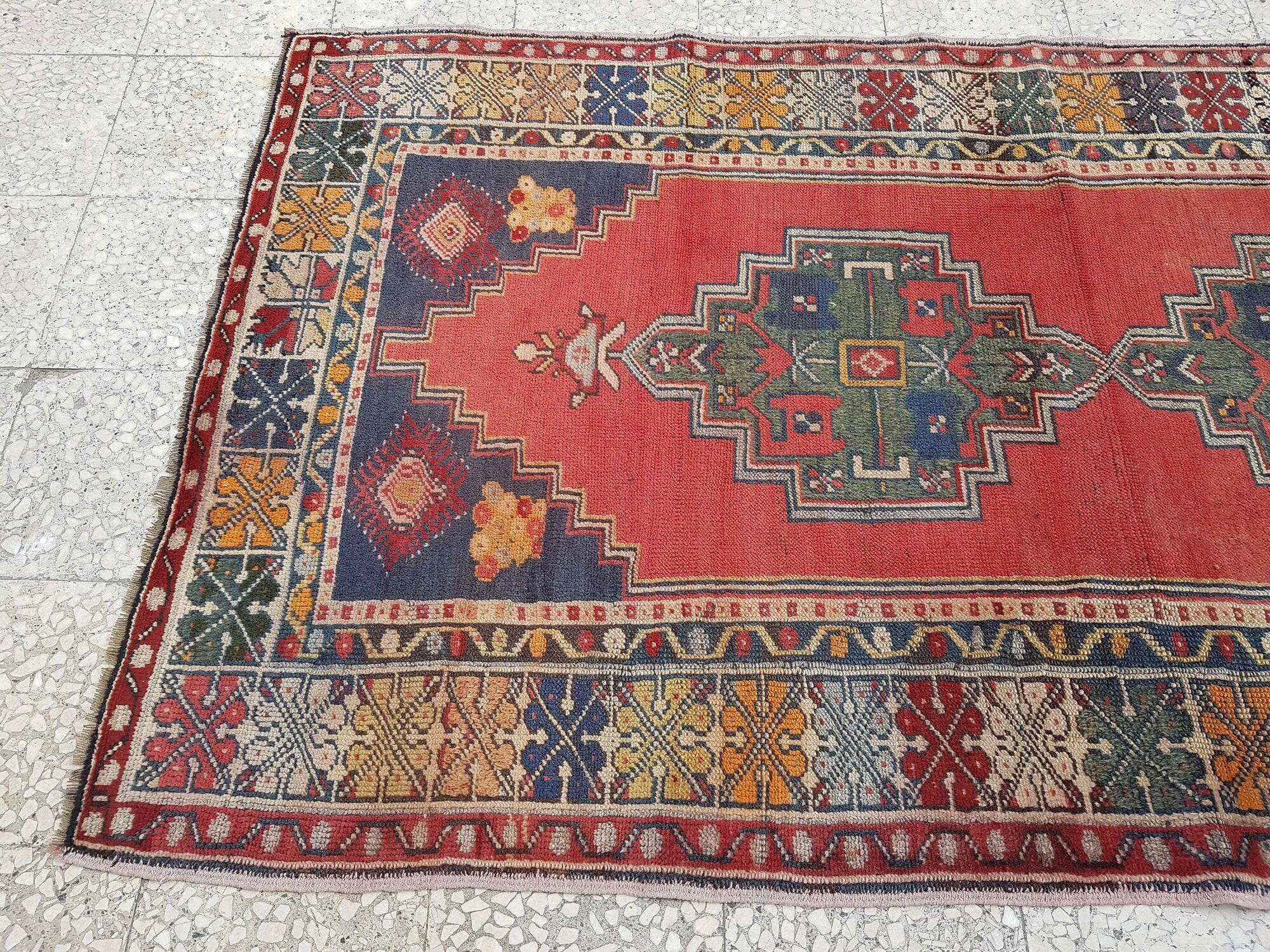 Vintage handmade Turkish rug 130x228 cm