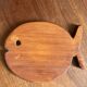 Plateau poisson en bois dessous de plat planche à découper