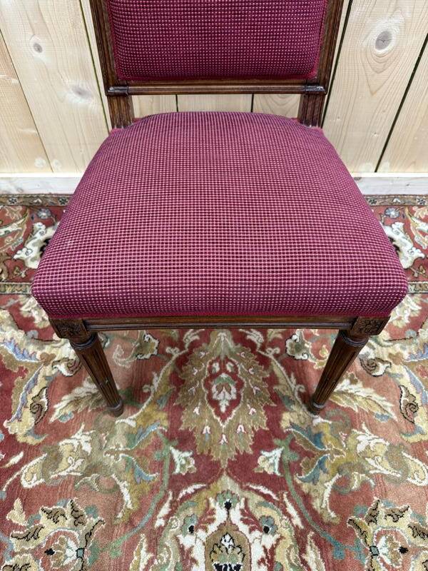 Suite de 6 chaises de style Louis XVI dossier carré