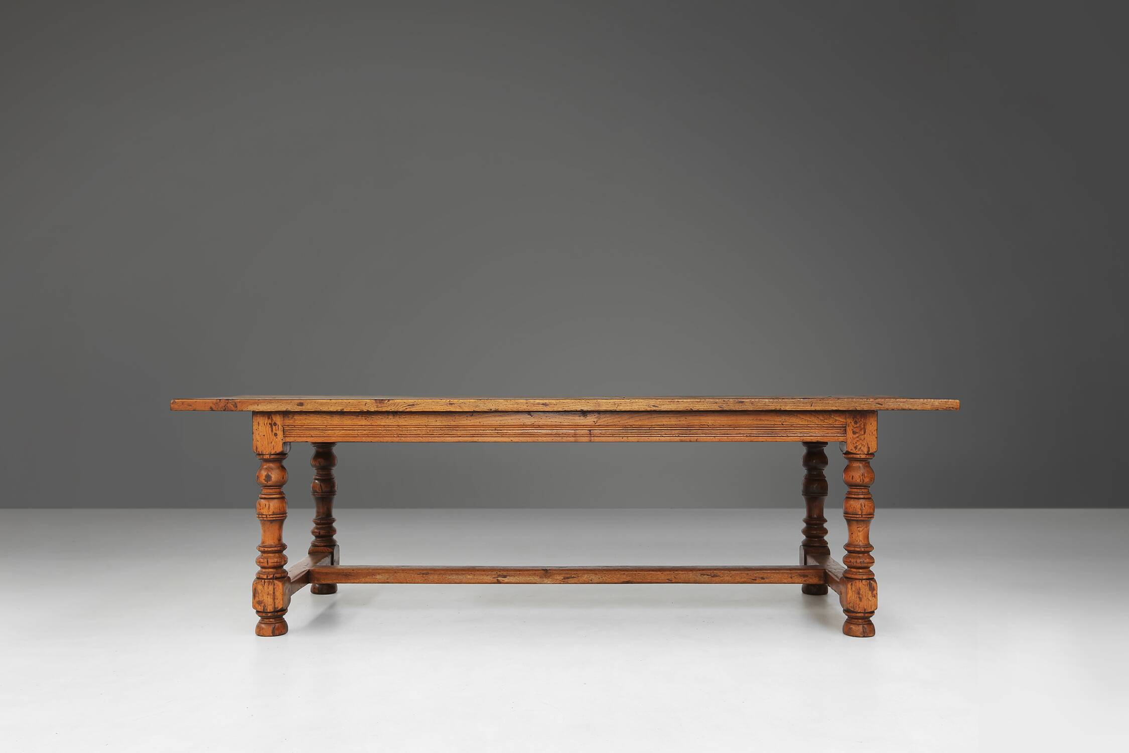 Table à manger française en chêne du XVIIIe siècle