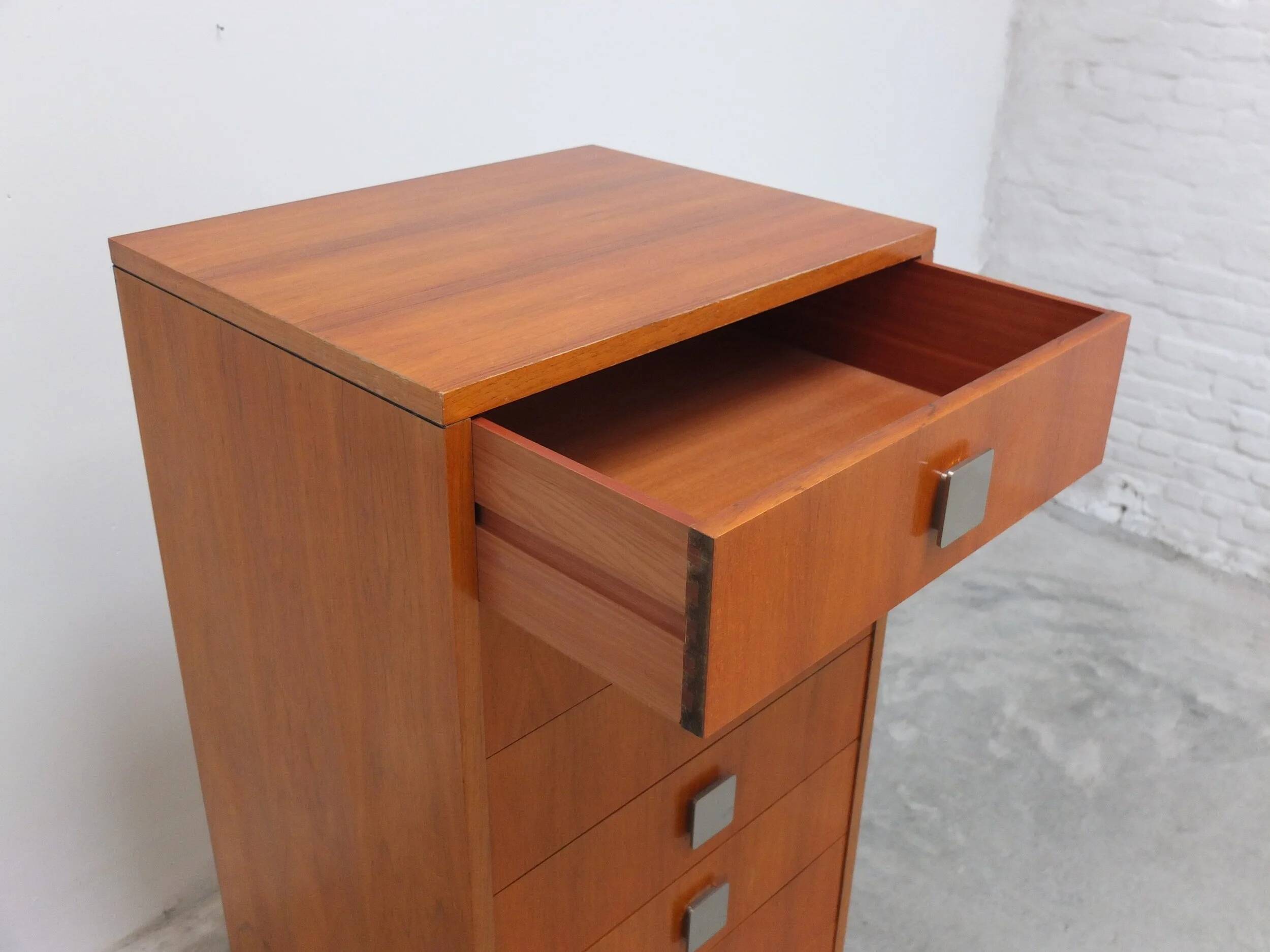 Commode haute par Alfred Hendrickx pour Belform, années 1960.