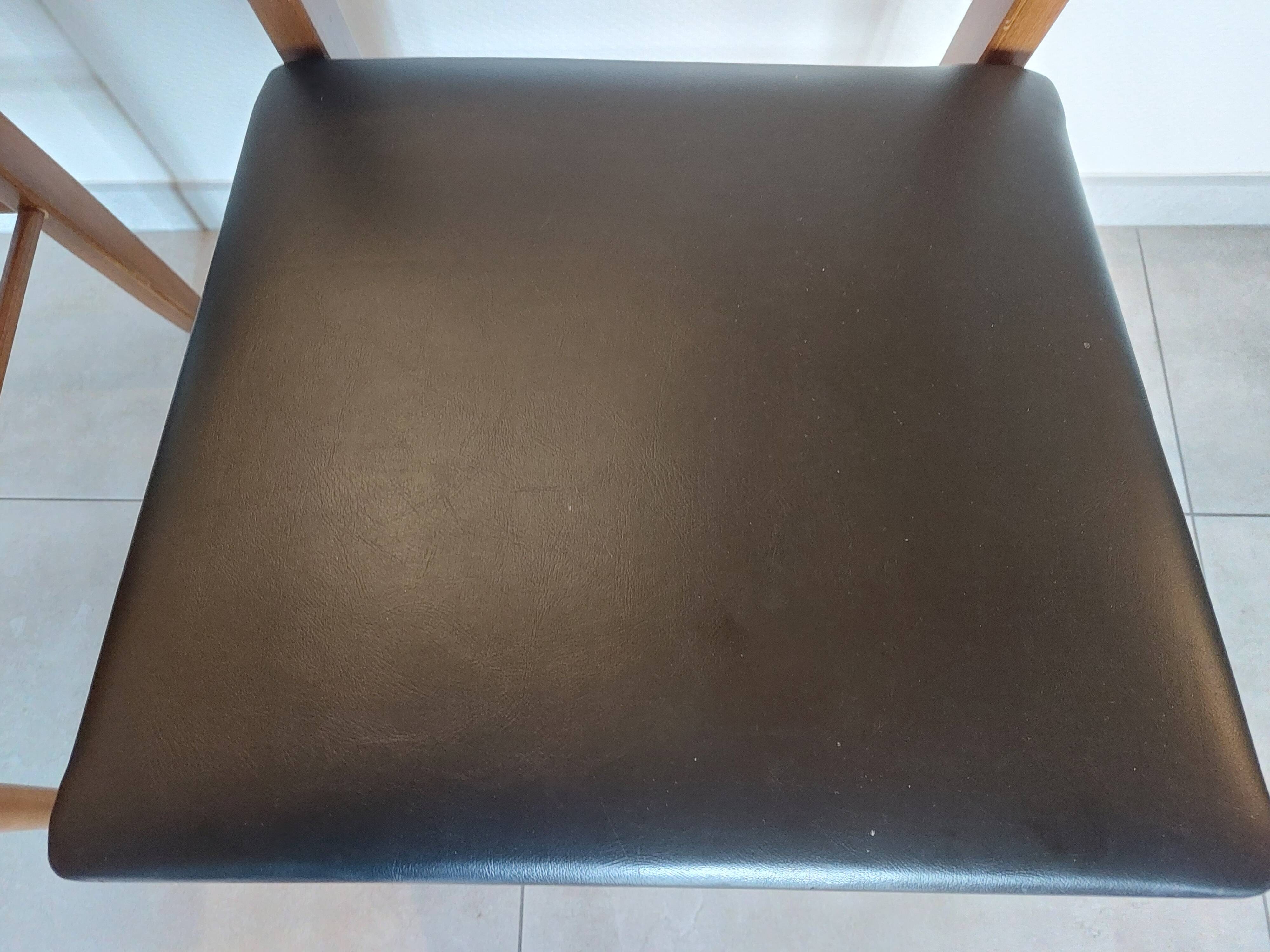 2 Scandinavian chairs