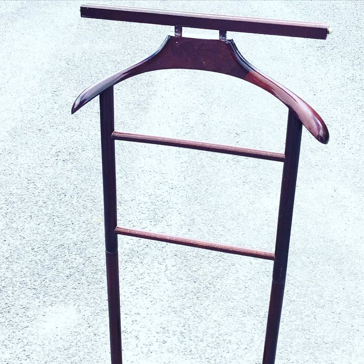 Mahogany-colored night valet