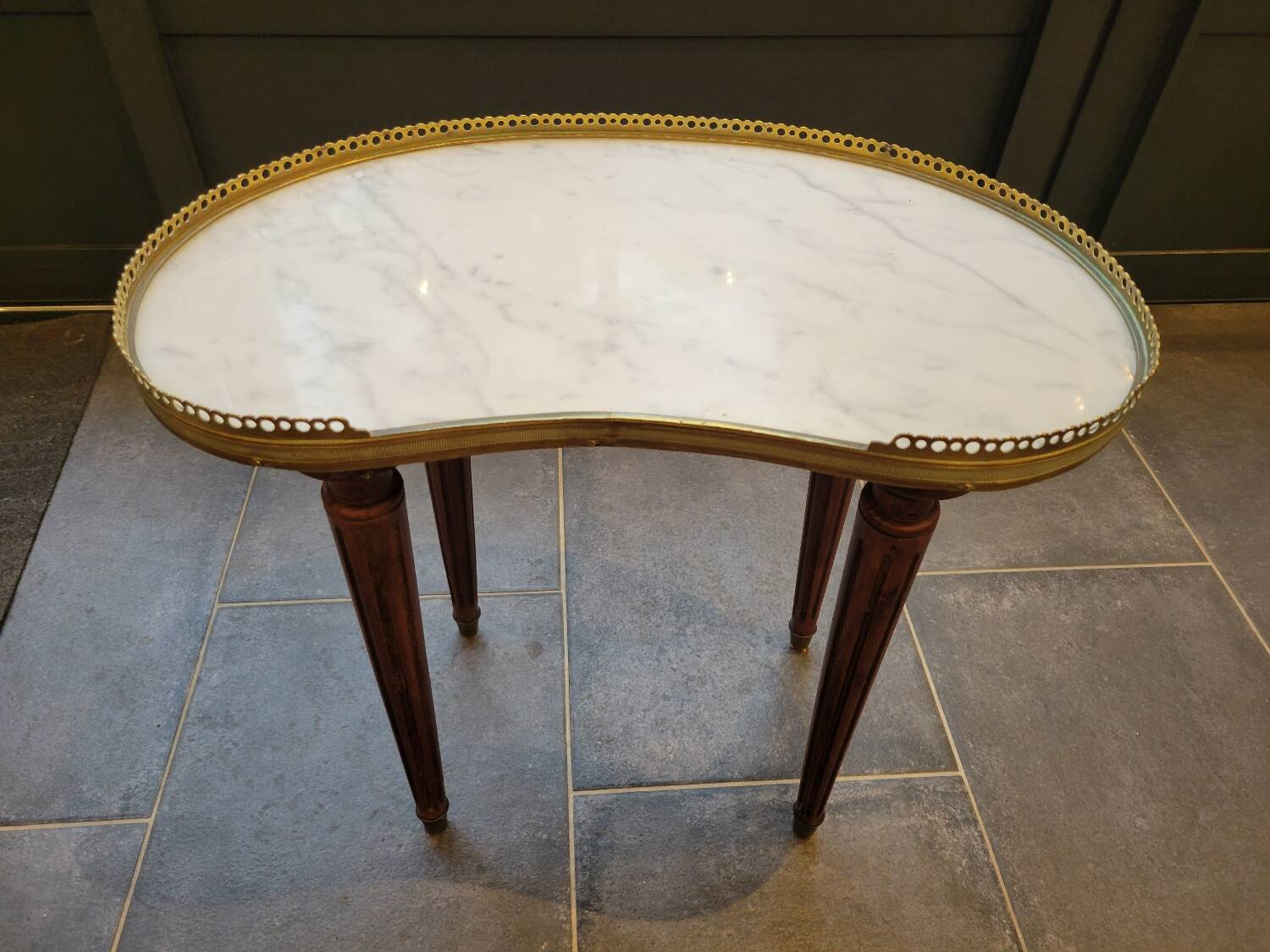 Carrara marble kidney table
