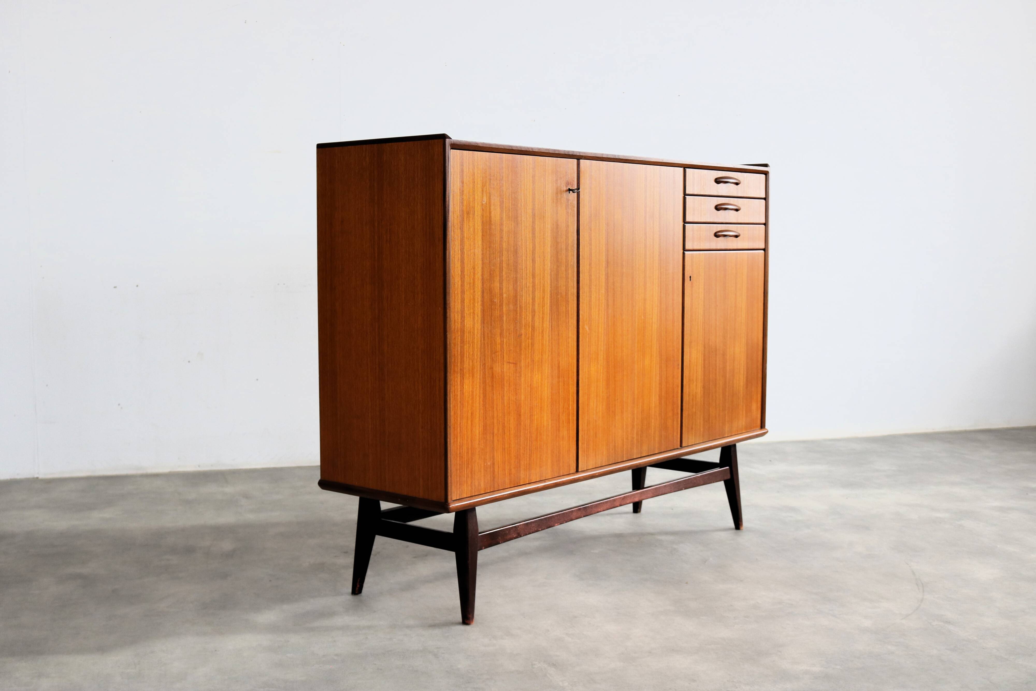 Buffet en teck, Suède années 60