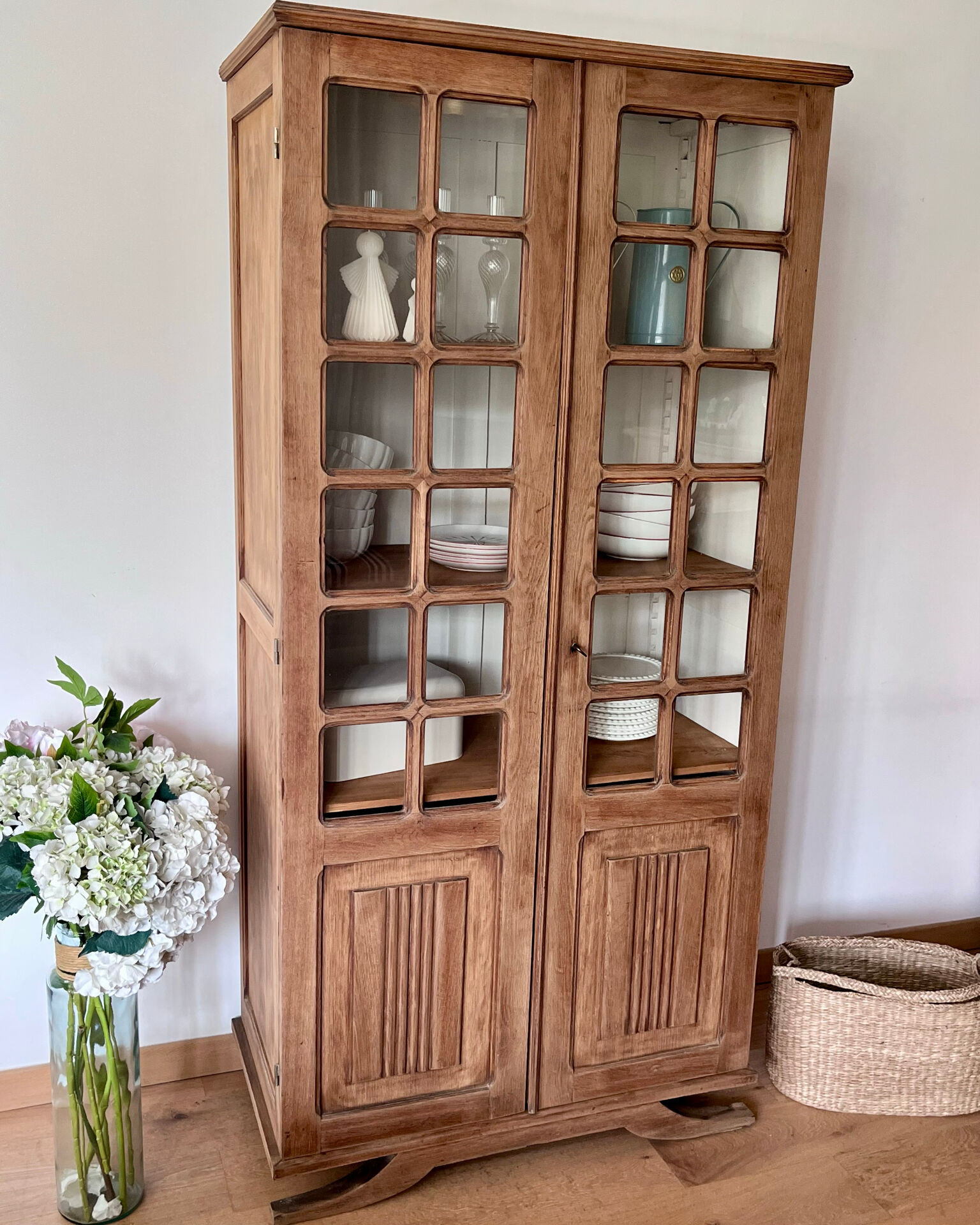 Renovated display cabinet library