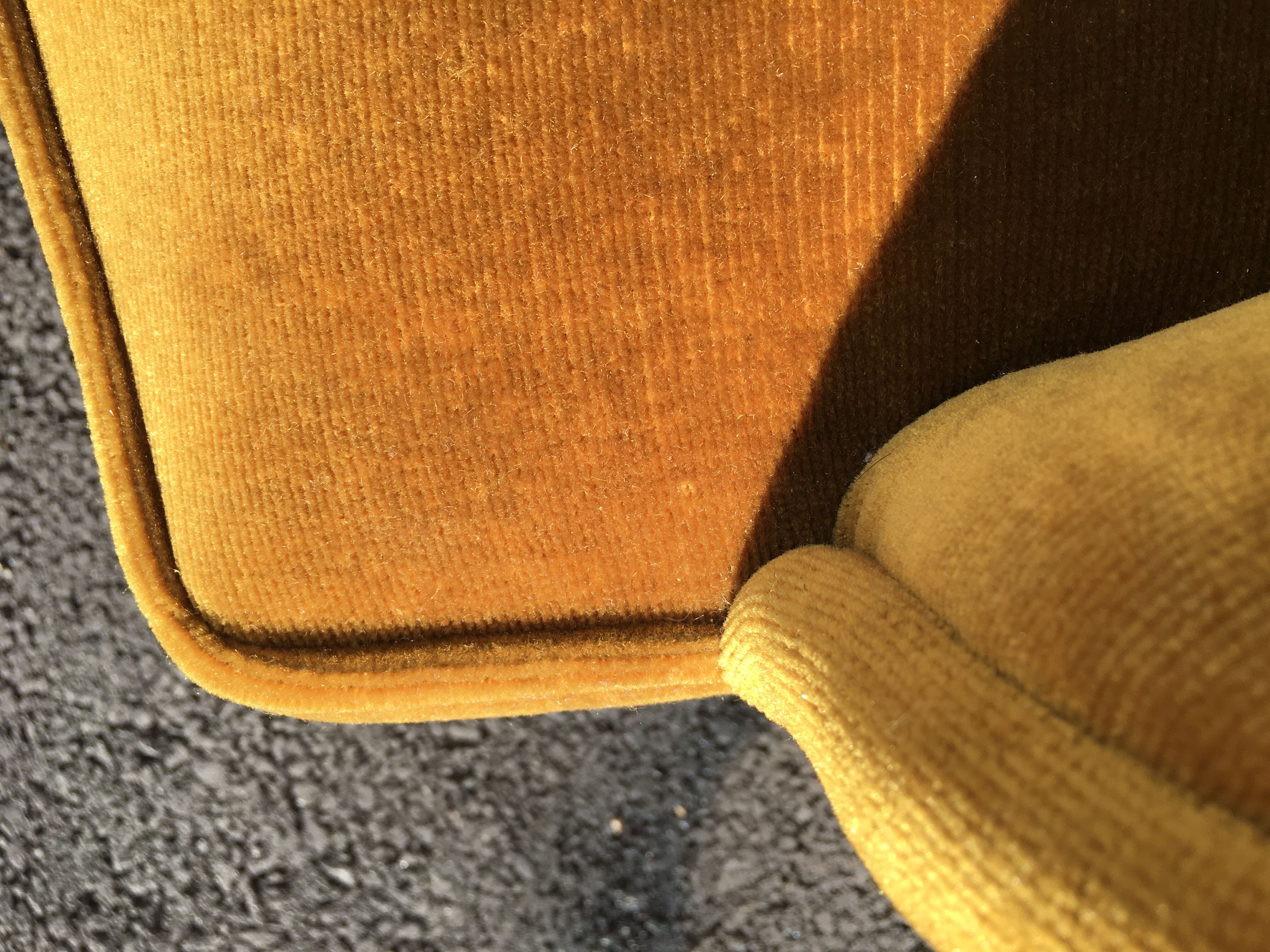 Vintage toad chair velvet gold