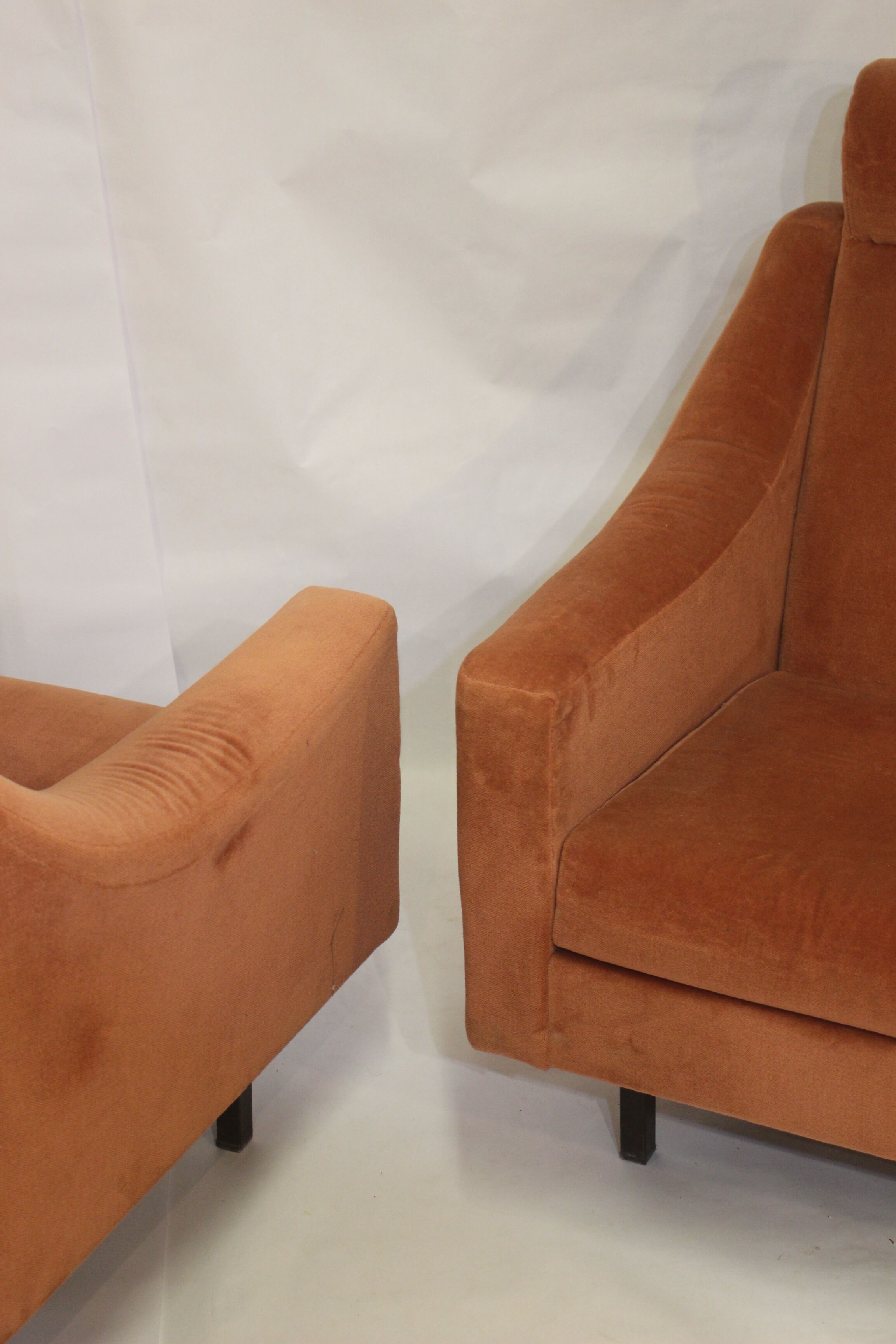 Paire de fauteuils cube en velours style Italien années 70