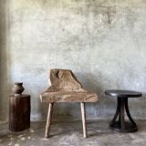 Circular tripod pedestal table with central base, coffee table 50x50x50