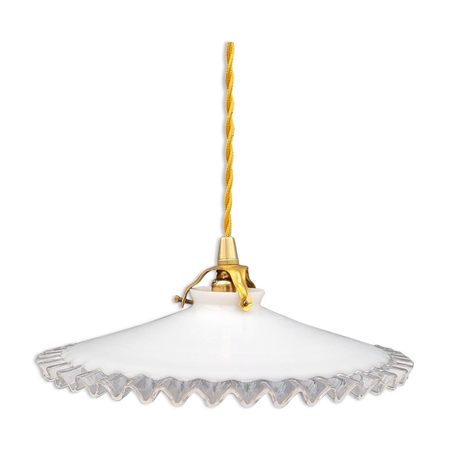 Serrated opaline suspension
