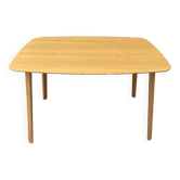 Table style scandinave