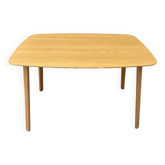 Table style scandinave