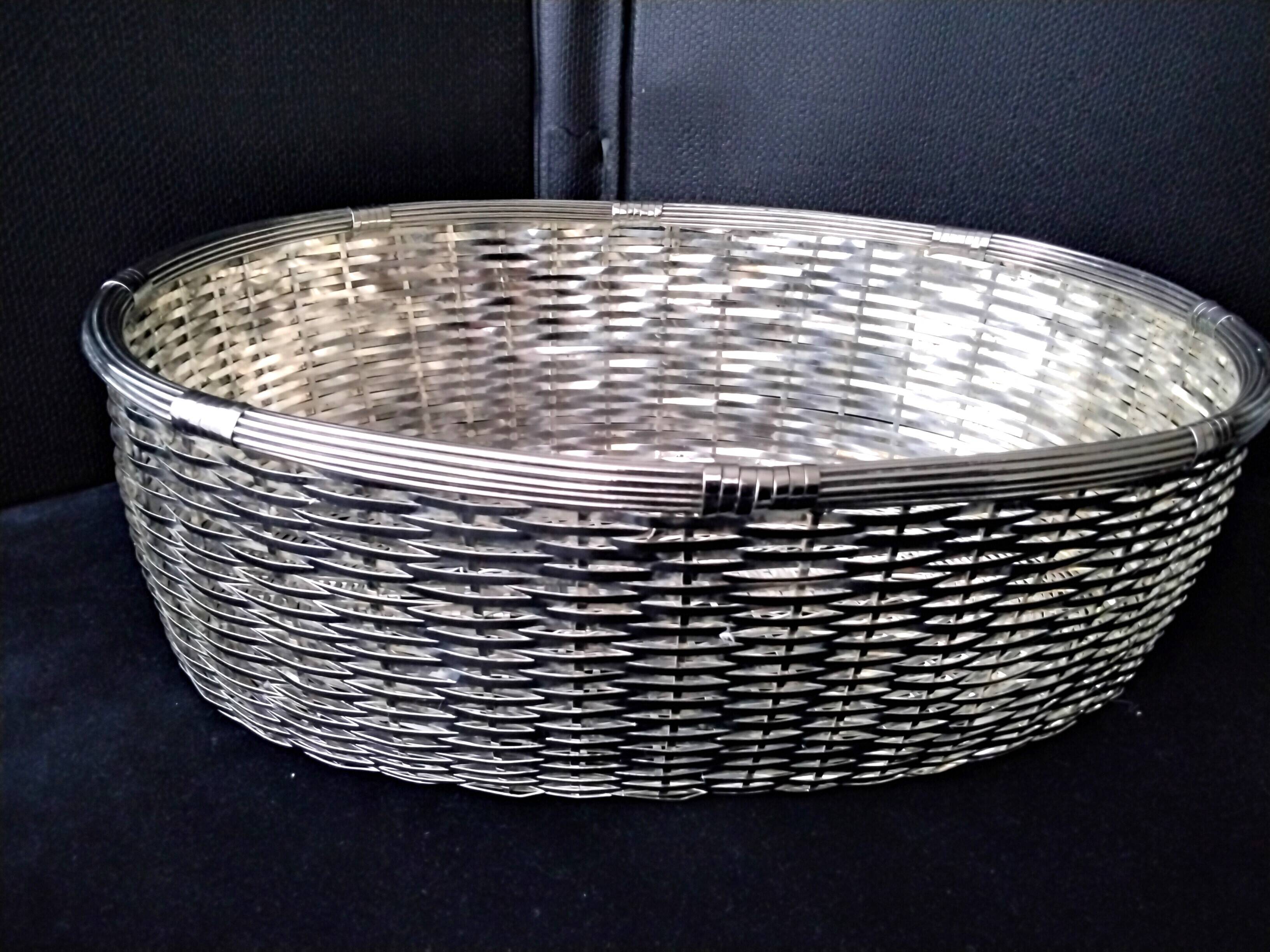 Large basket in braided silver metal wire