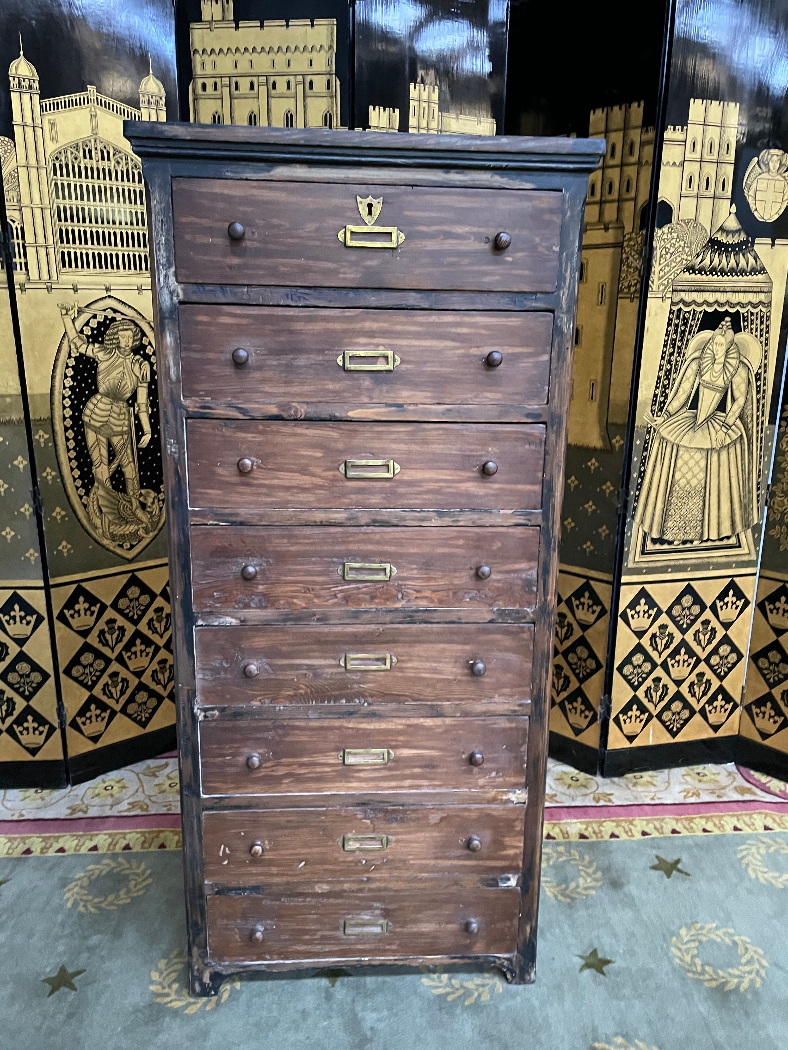 Chiffonnier in fir 19th