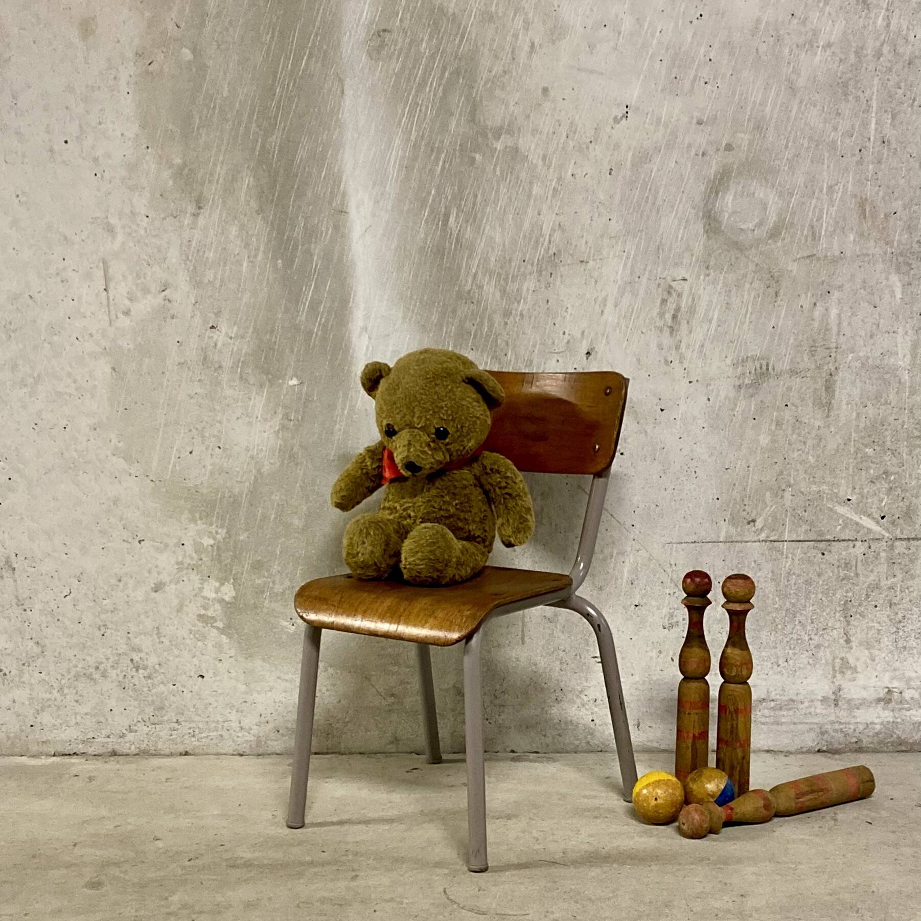 Chaise d'école maternelle