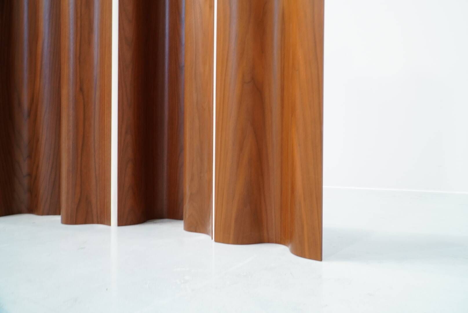 Charles et Ray Eames, paravent en noyer pour Vitra