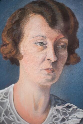 Portrait femme peint signé dans cadre oval, cadre mural, cadre bois et stuc peint, cadre vintage