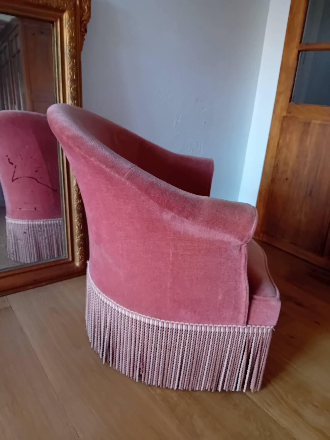 Pink velvet toad armchair