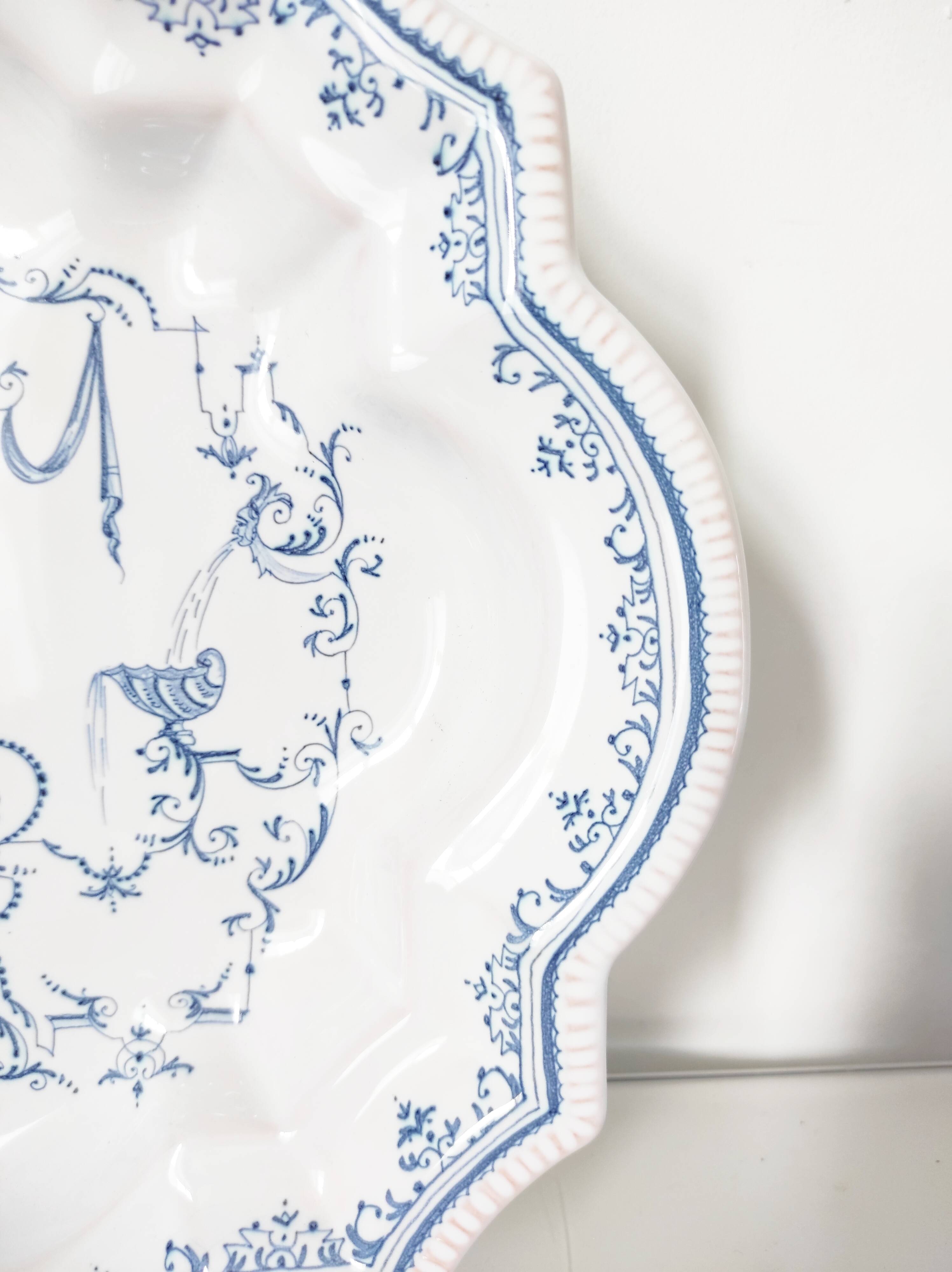 Assiette creuse décor bleu Moustiers