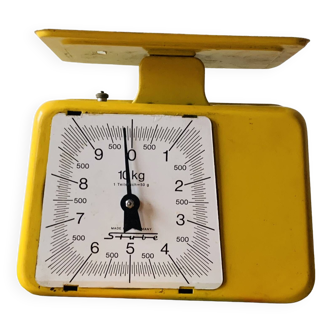 Stube - old household scale in yellow enameled metal - force 10