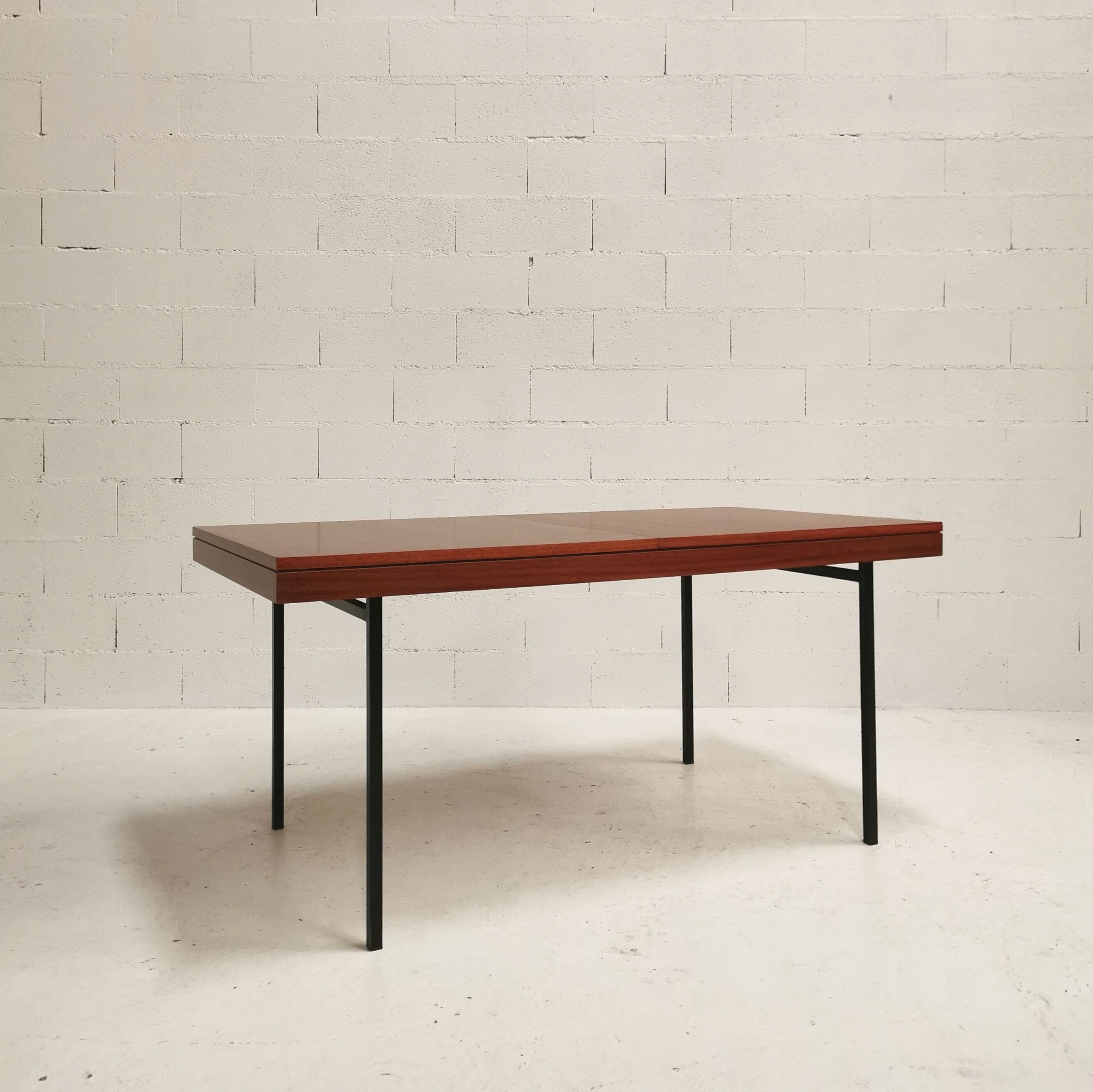 Table de repas extensible ARP  1950