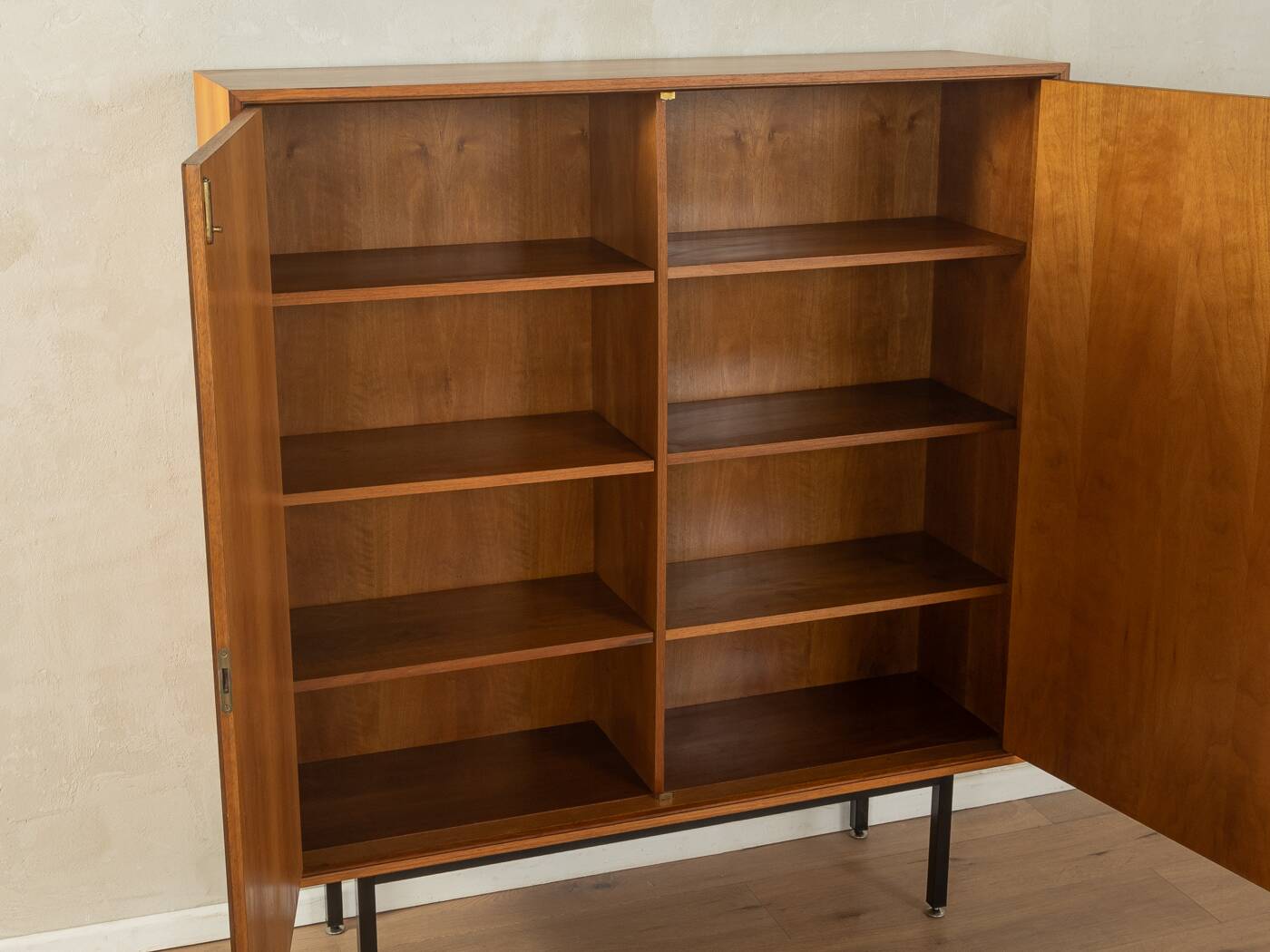 1960s dresser, Lothar Wegner