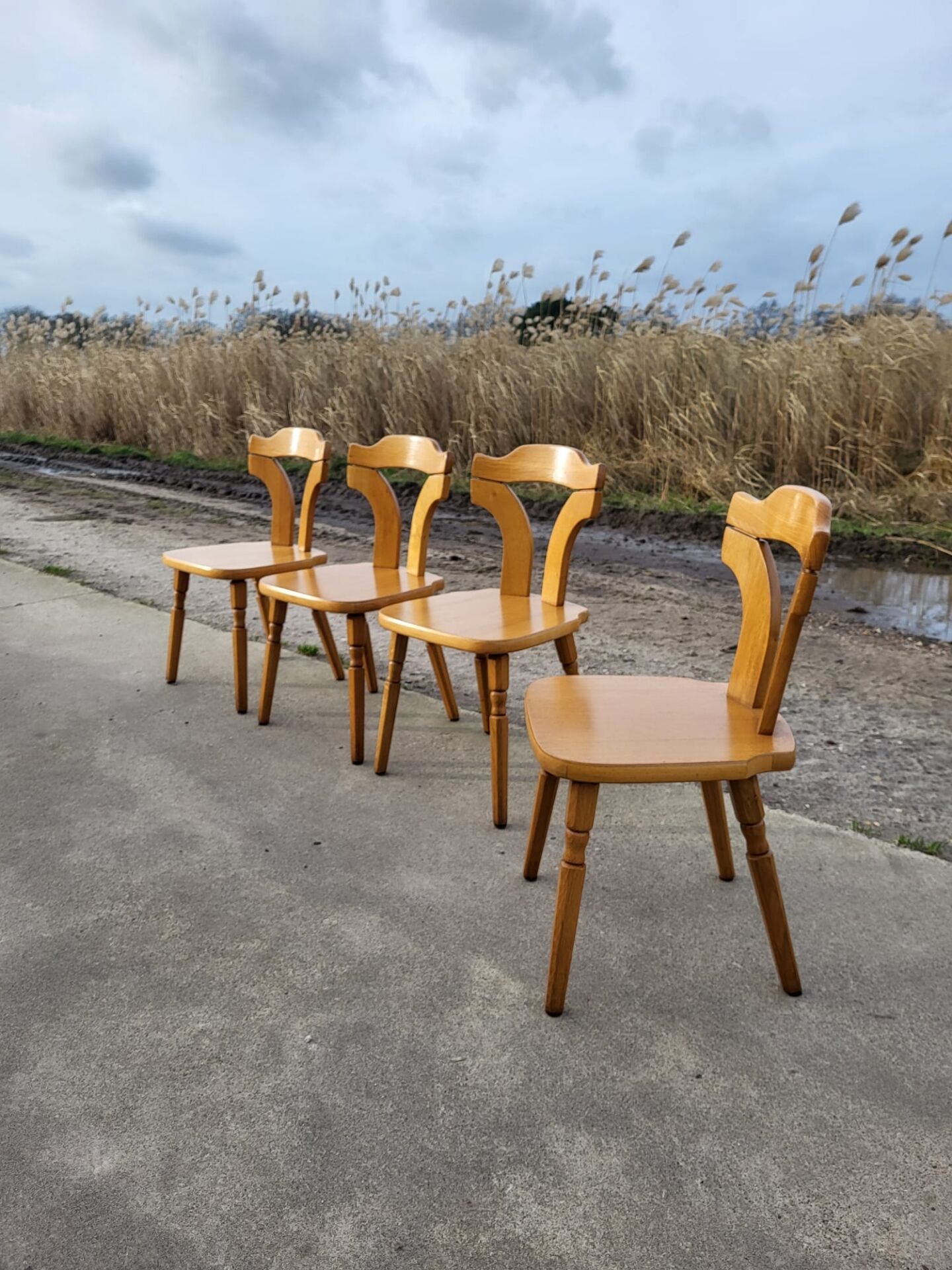 Vintage dining set - blond oak 1970s - extendable table and 4 chairs