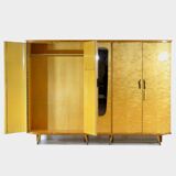 Grande armoire moderne à 5 portes du milieu du siècle en érable flammé, années 1950