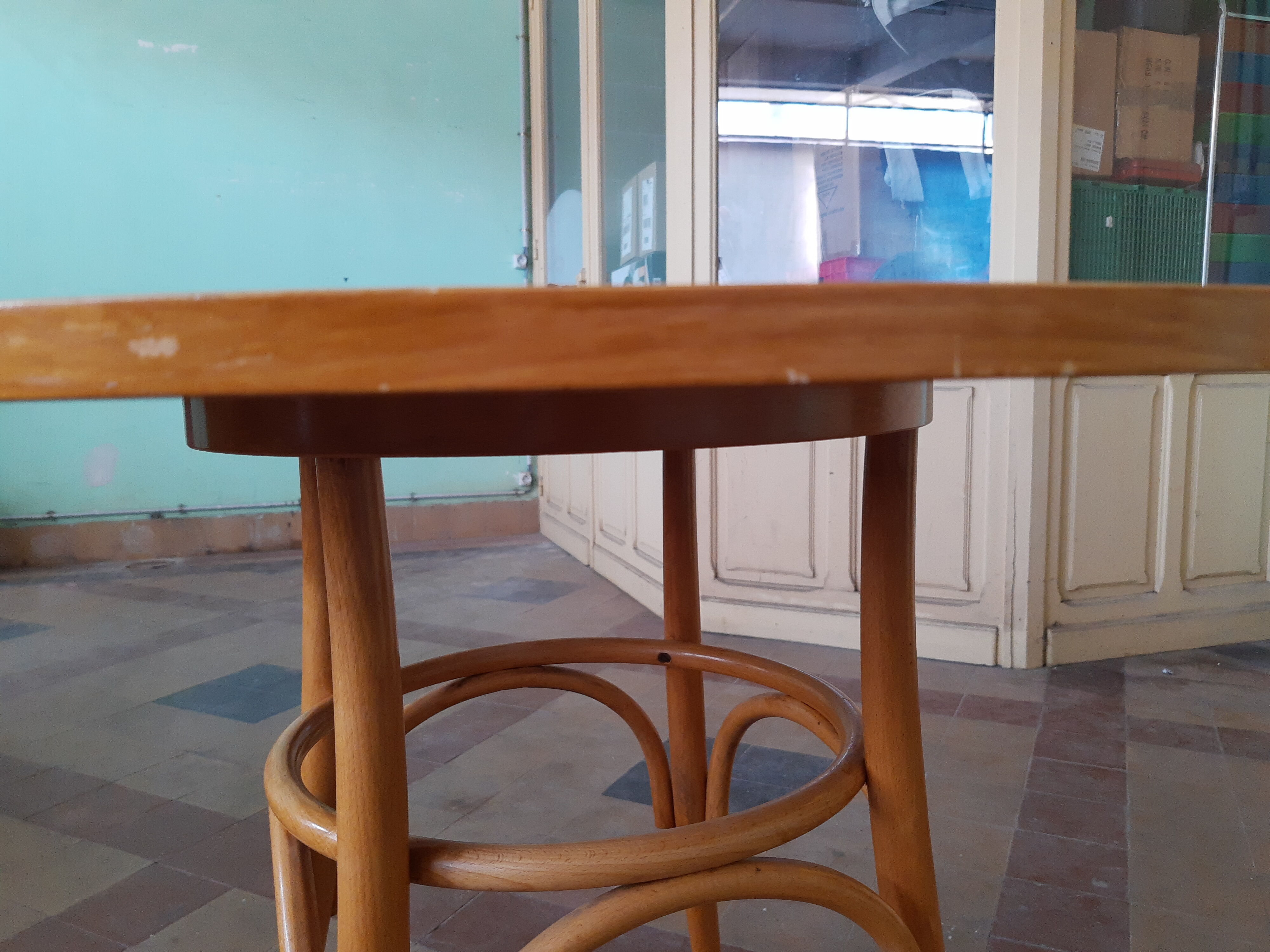 Round dining table vintage curved wooden foot