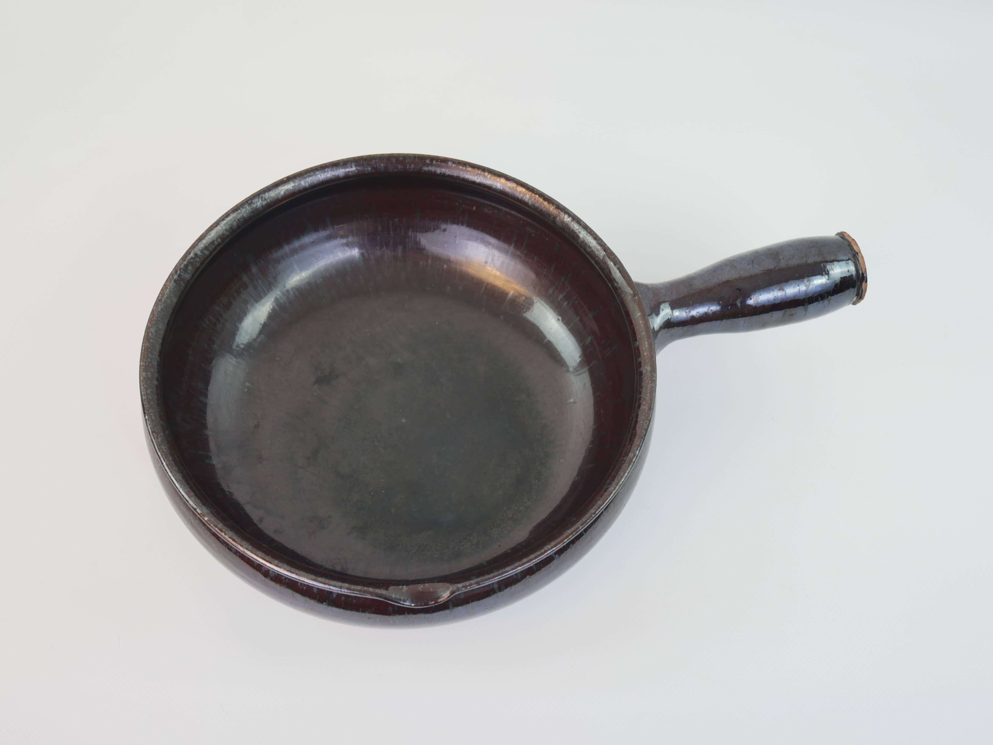 Ebony enameled ceramic fondue pot signed André Martin Vallauris 1950s