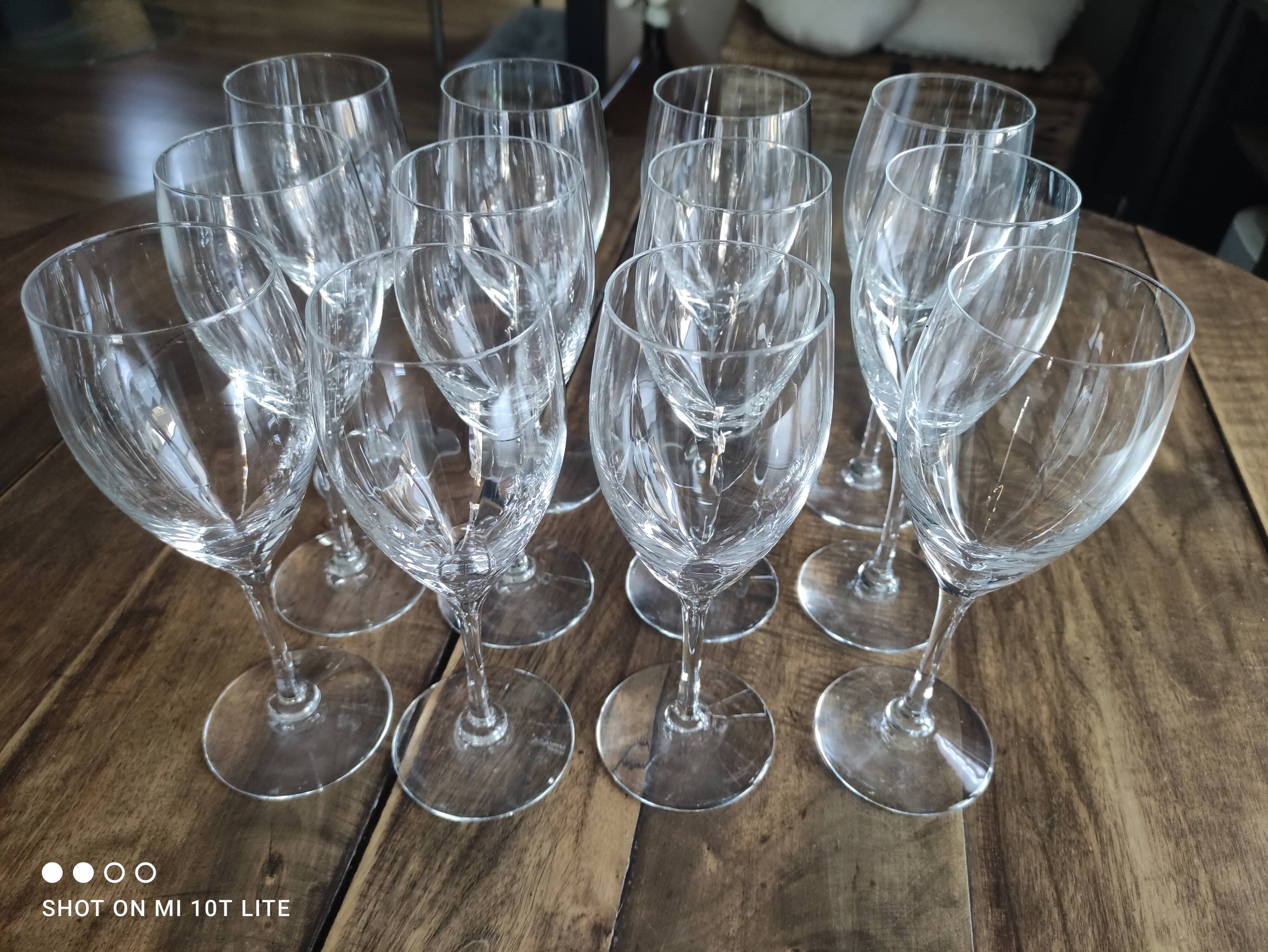 Lot de 24 verres à pied - 12 verres à vin et 12 à eau - Arts de la table