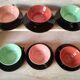 Lot de 6 tasses à thé ou café des années 50, tasses de couleur, sous tasses noires