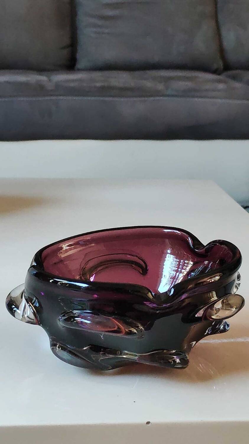 Murano pocket emptier. Organic/Corolla floral design. In purple blown glass. Diam 15 cm