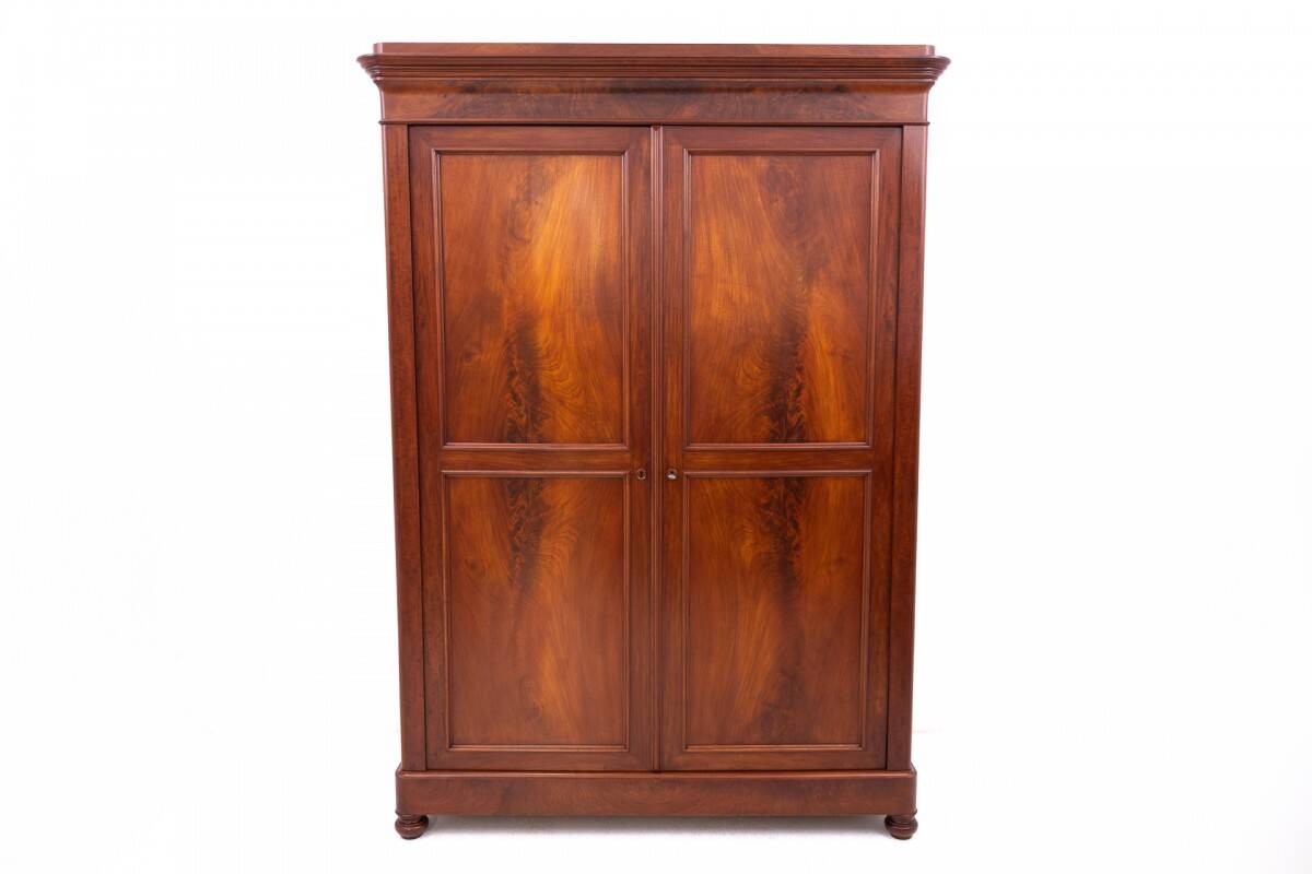 Biedermeier wardrobe from around 1850. After renovation.