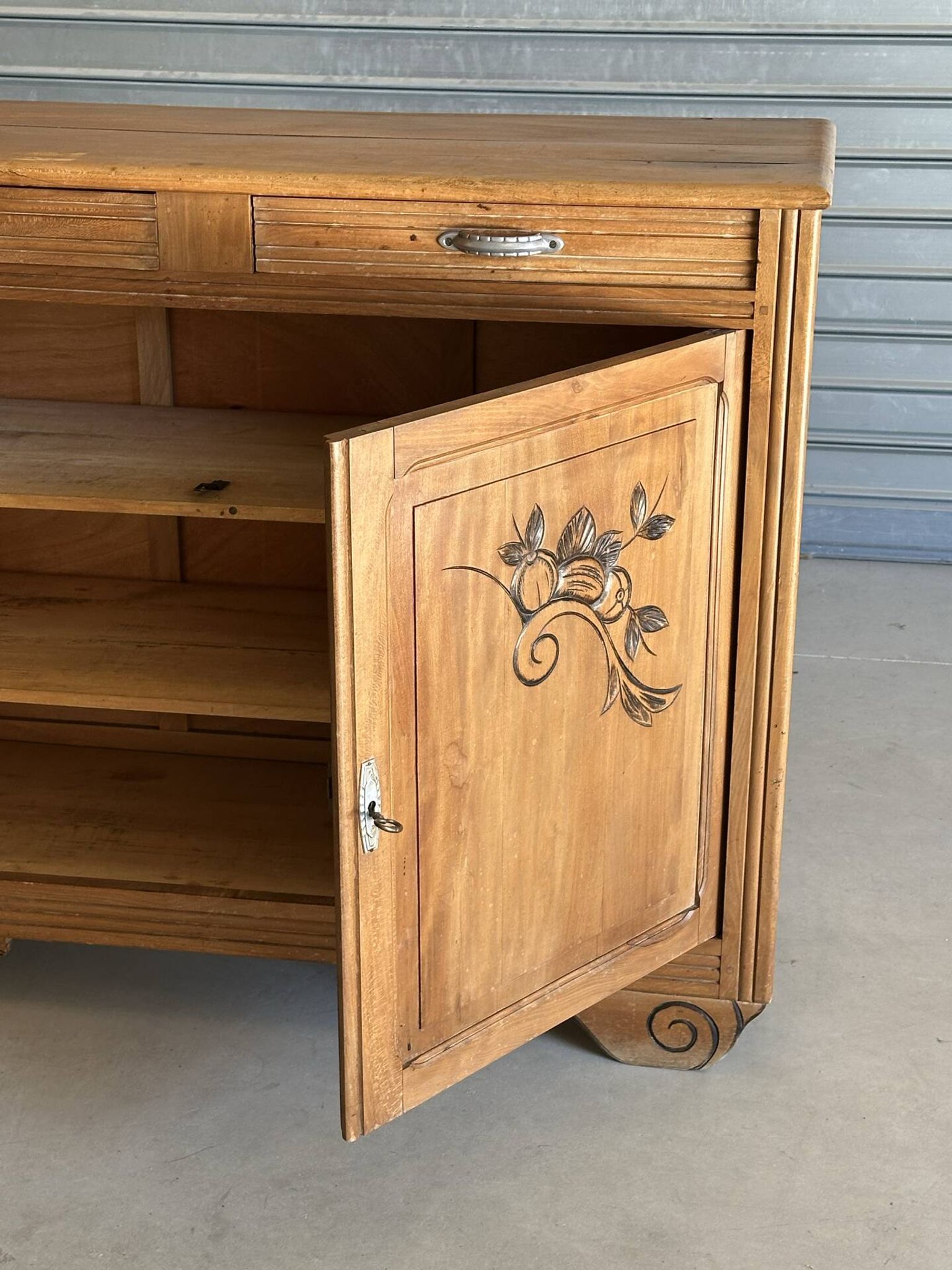Art Deco buffet from the 1930s in light wood.