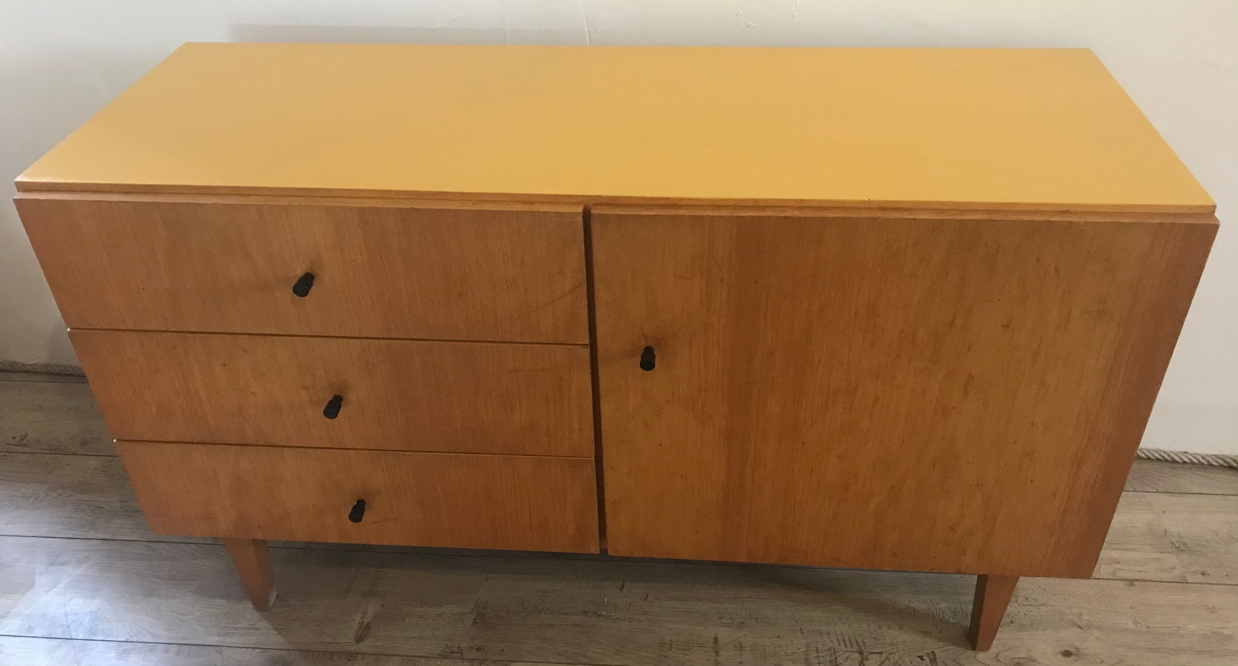 Enfilade buffet vintage stockings 1960-1980's