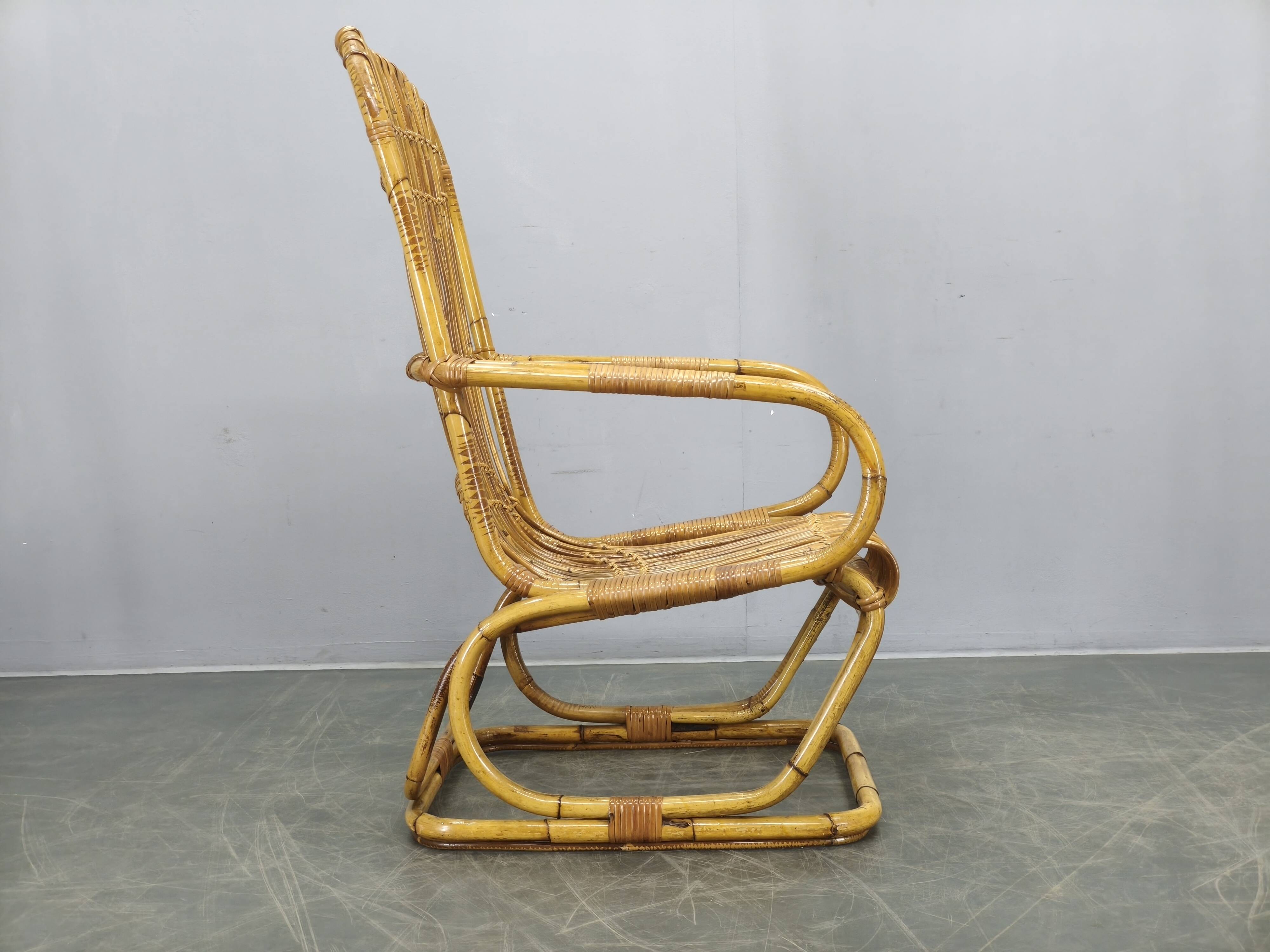 Fauteuil en rotin italien des années 1960.
