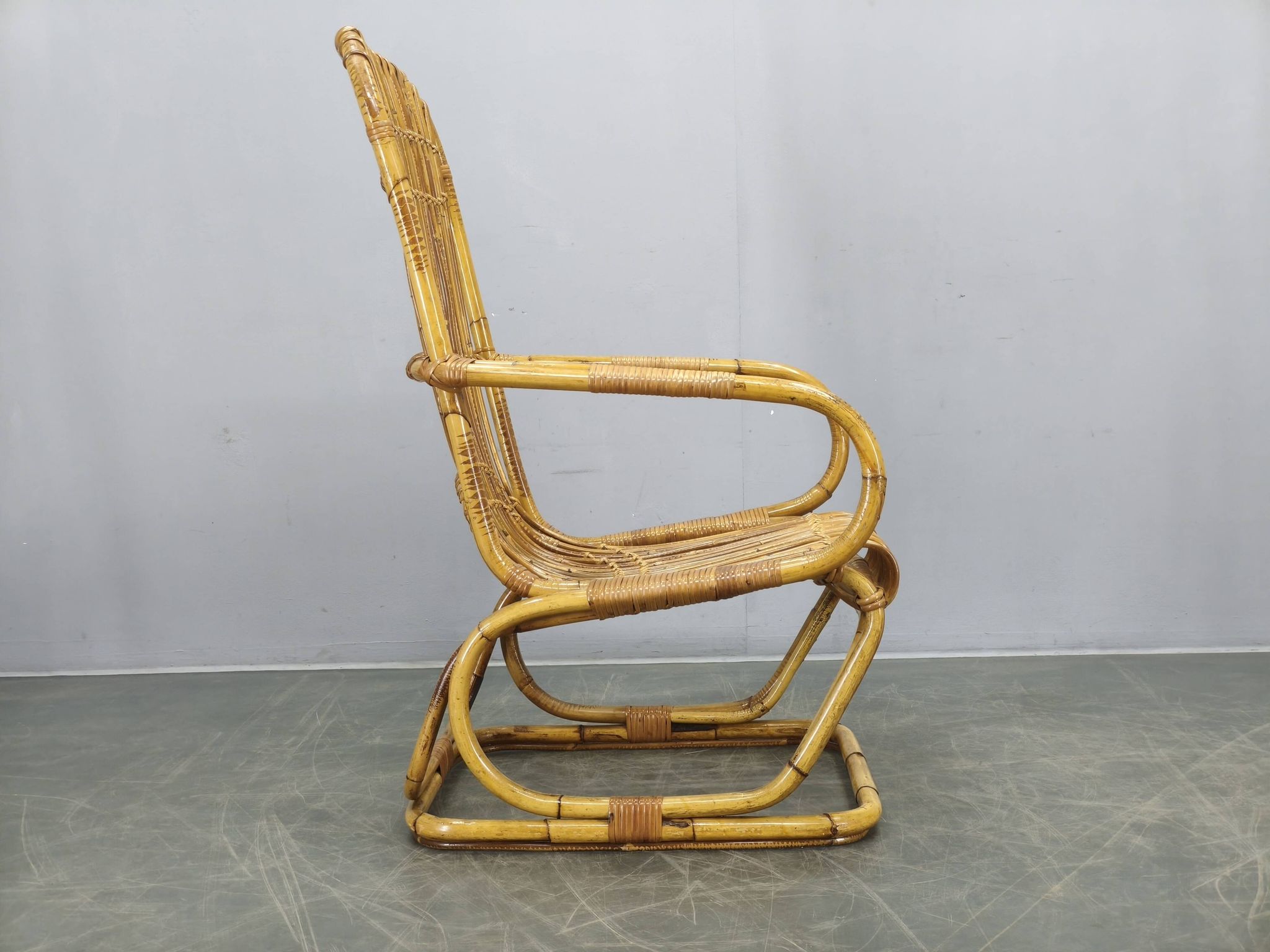 Fauteuil en rotin italien des années 1960.