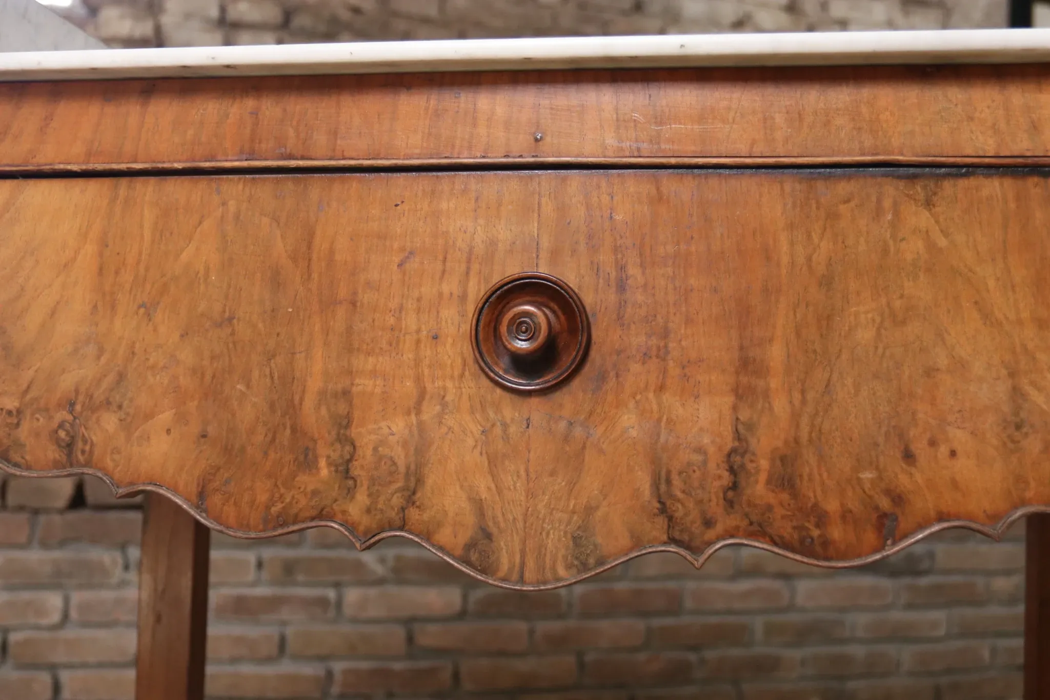 Walnut washstand with marble top and towel rails – Louis-Philippe, 19th c.